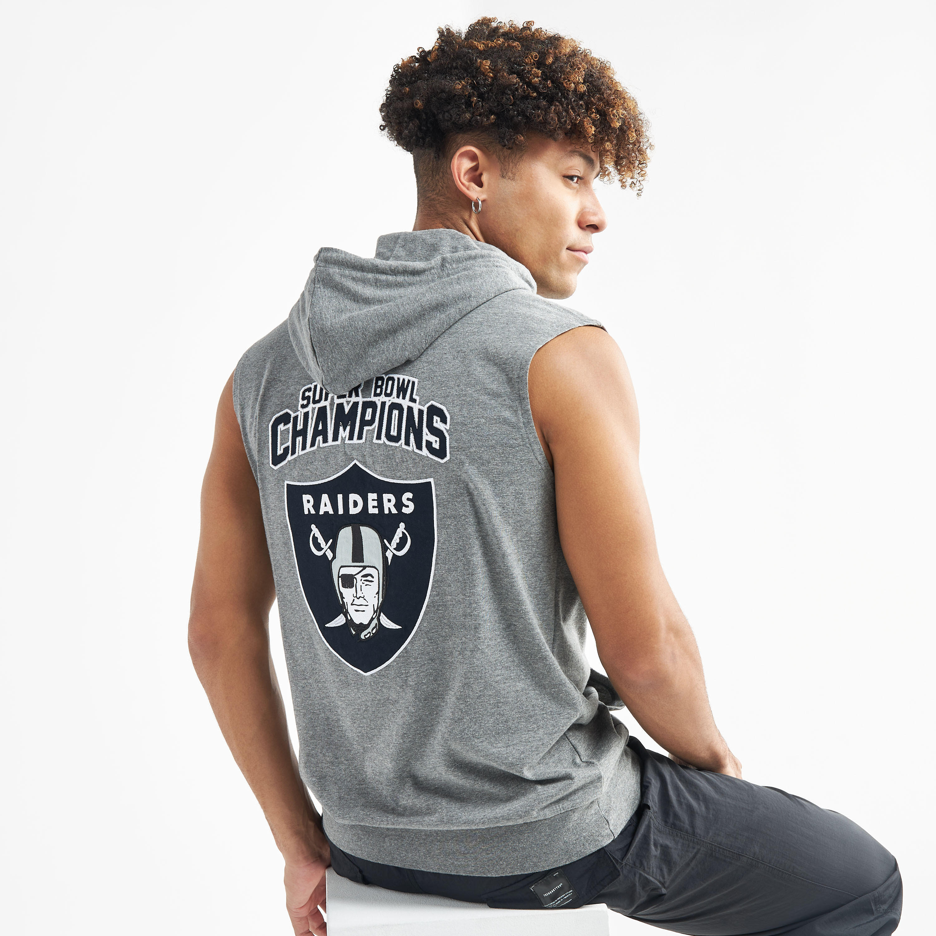 هودي دون أكمام بتصميم دوري إن إف إل وطبعات لاس فيجاس رايدرز -men-winterwear-hoodiesandsweatshirts-image-1