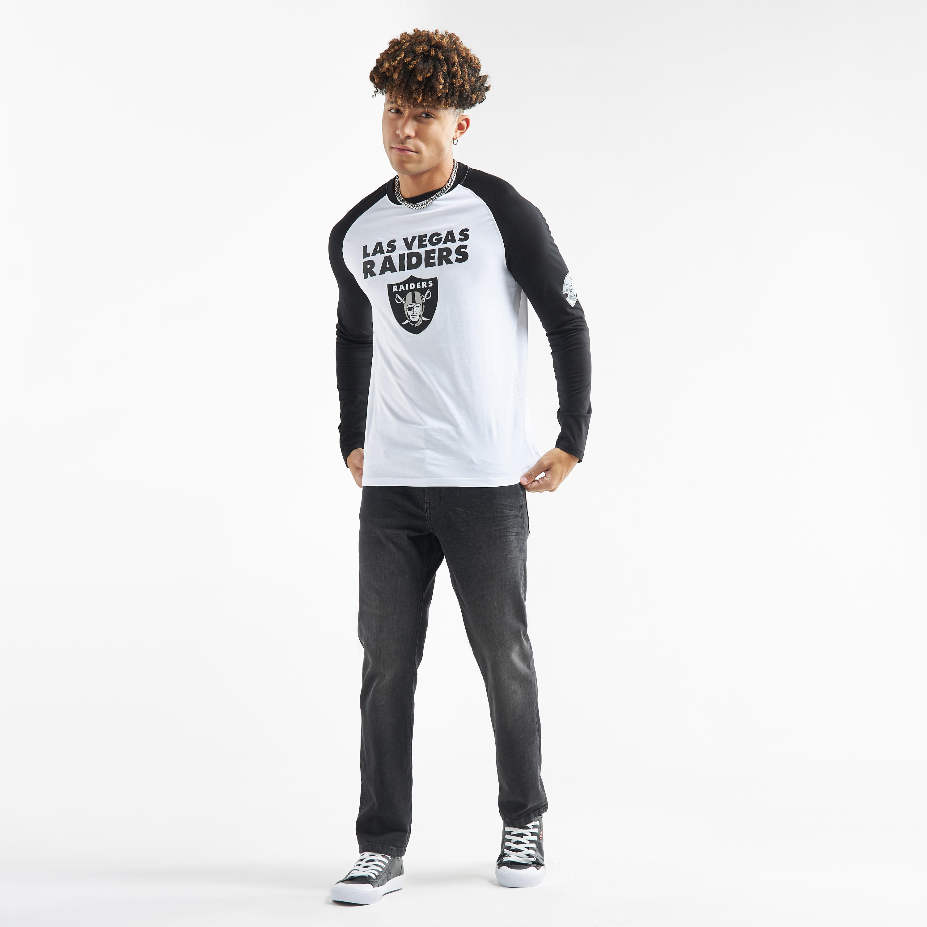 تيشيرت مغاير بتصميم دوري إن إف إل وطبعات لاس فيجاس رايدرز -men-clothing-tshirtsandpolos-tshirts-image-2