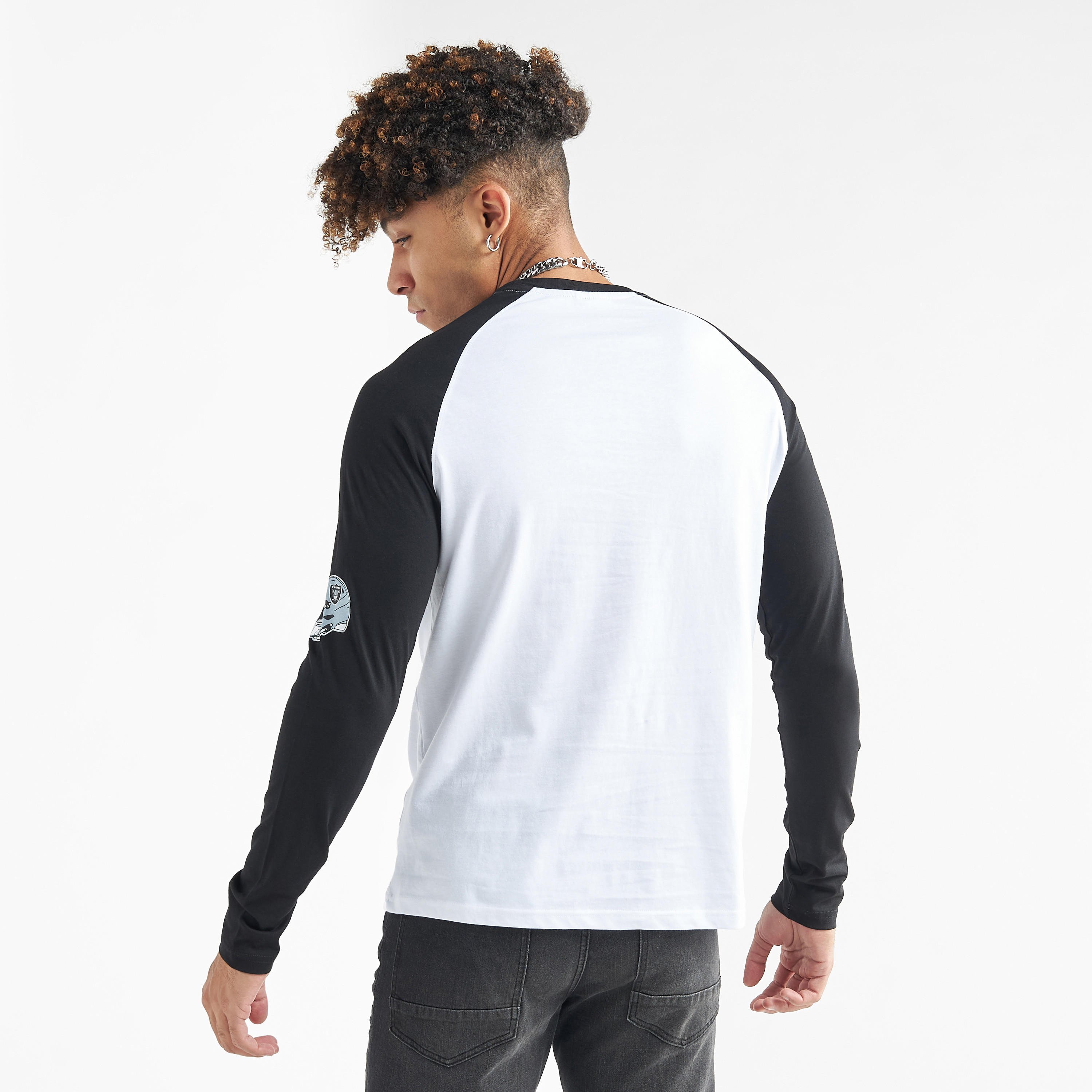 تيشيرت مغاير بتصميم دوري إن إف إل وطبعات لاس فيجاس رايدرز -men-clothing-tshirtsandpolos-tshirts-image-3