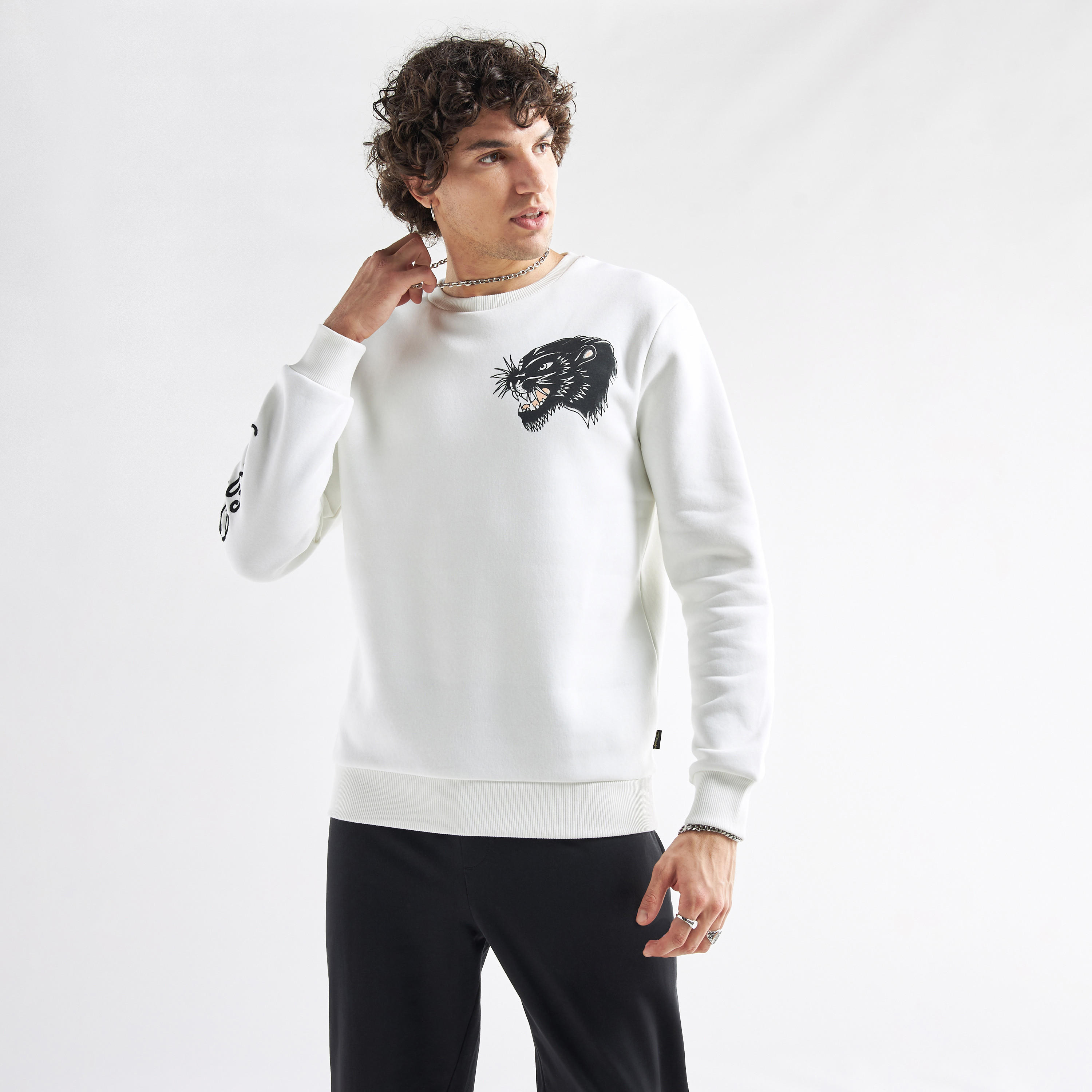 سويت شيرت بأكمام طويلة وياقة ضيقة وطبعات جرافيك من إد هاردي-men-winterwear-hoodiesandsweatshirts-image-1