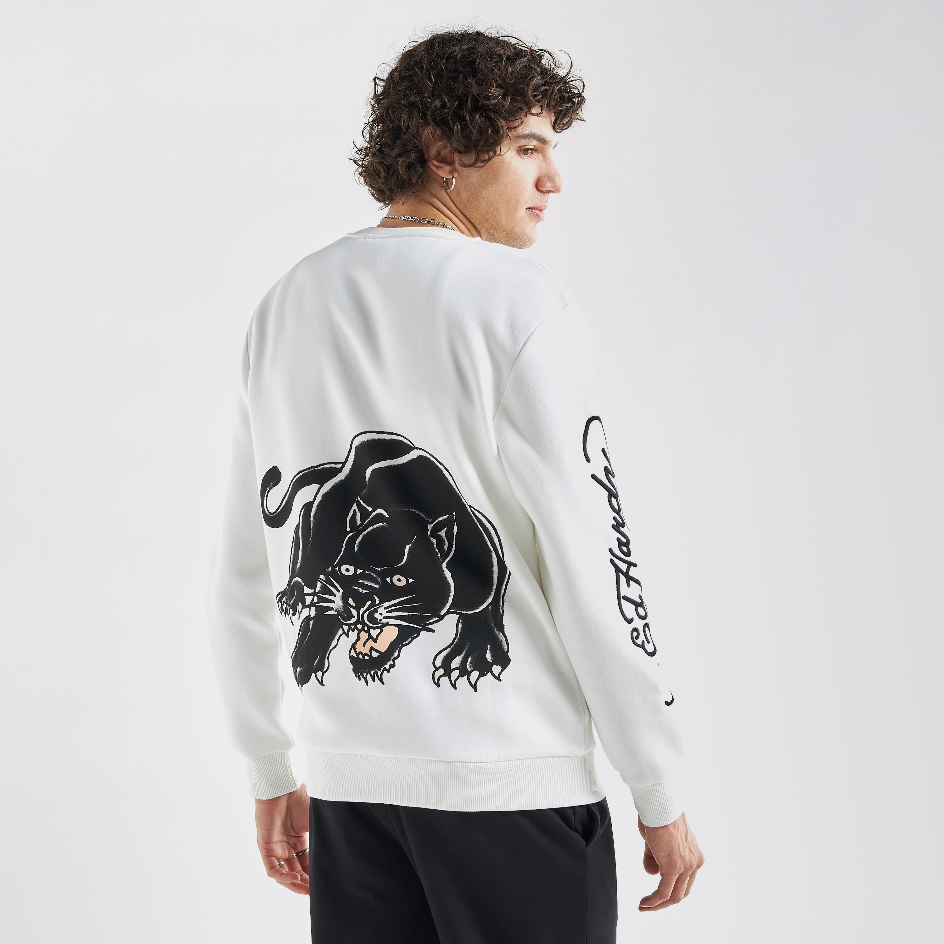 سويت شيرت بأكمام طويلة وياقة ضيقة وطبعات جرافيك من إد هاردي-men-winterwear-hoodiesandsweatshirts-image-3