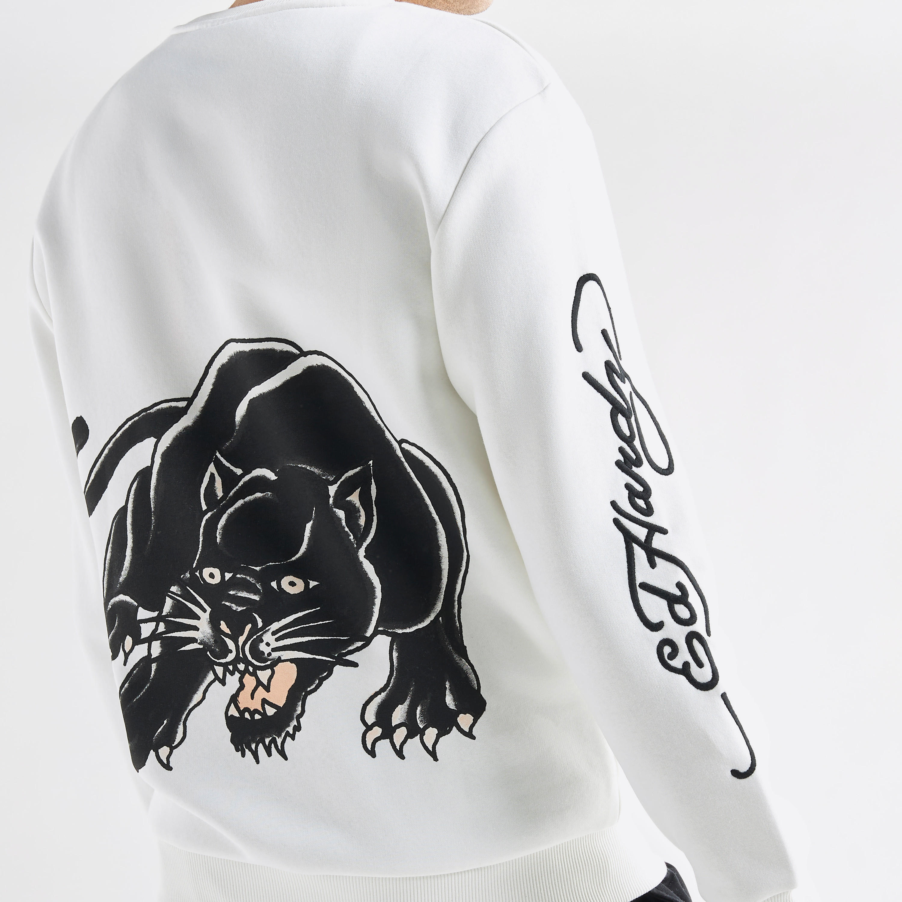 سويت شيرت بأكمام طويلة وياقة ضيقة وطبعات جرافيك من إد هاردي-men-winterwear-hoodiesandsweatshirts-image-4