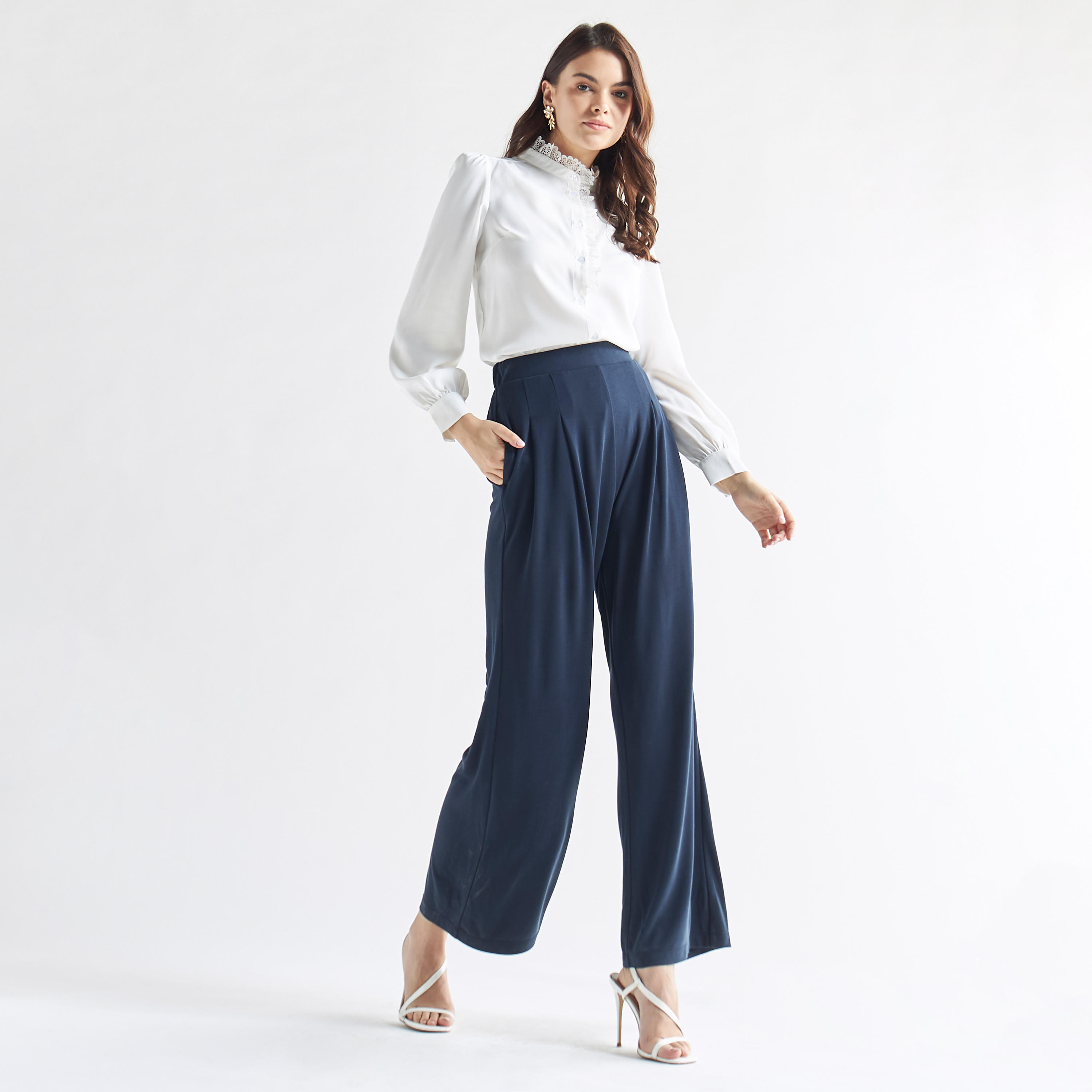 بلوزة بأكمام طويلة وياقة ماندرين بأزرار وتفاصيل دانتيل-women-clothing-shirtsandblouses-blouses-image-2