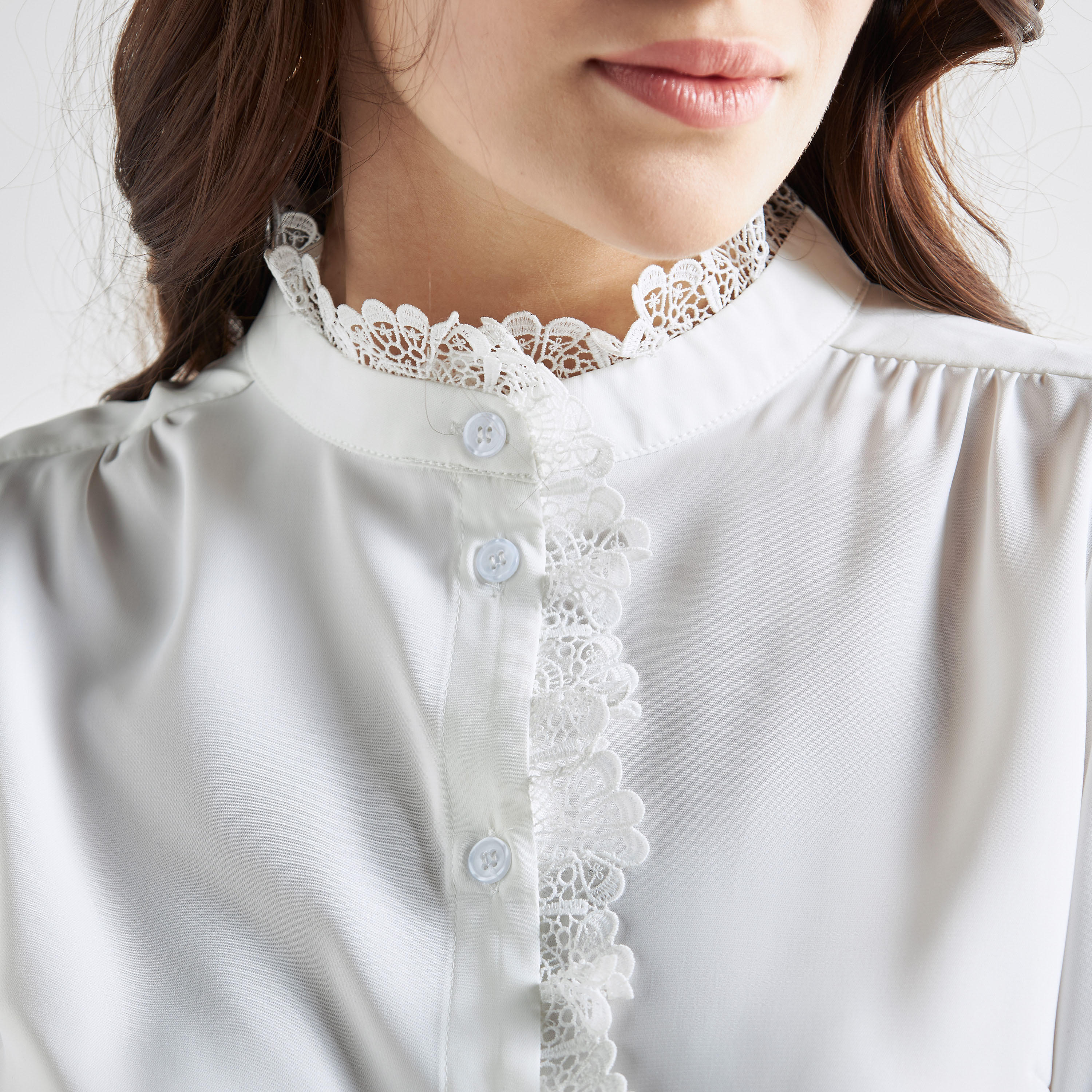 بلوزة بأكمام طويلة وياقة ماندرين بأزرار وتفاصيل دانتيل-women-clothing-shirtsandblouses-blouses-image-4