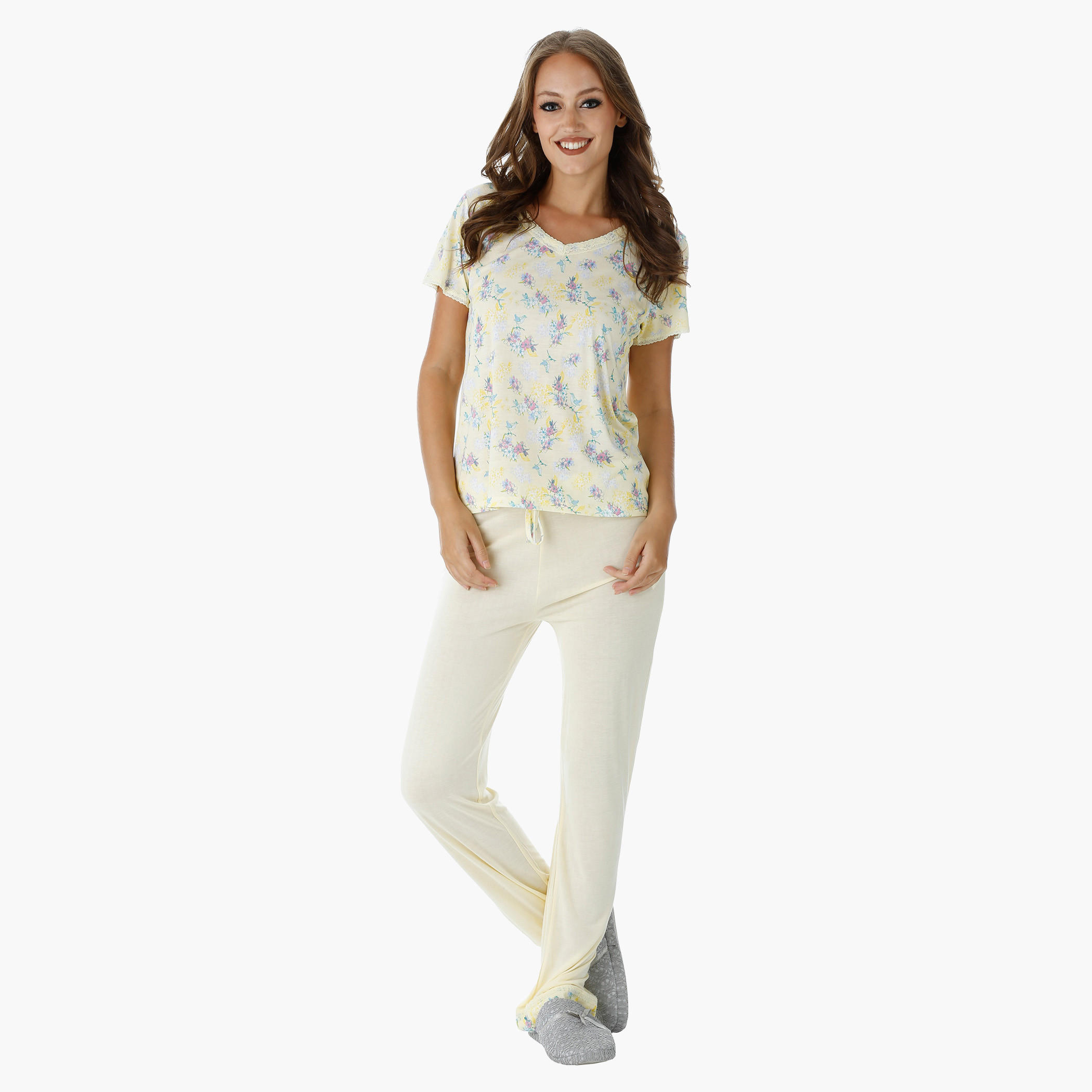 طقم بيجاما بطبعات وتفاصيل دانتيل-women-clothing-nightwear-pyjamas-longsets-image-1
