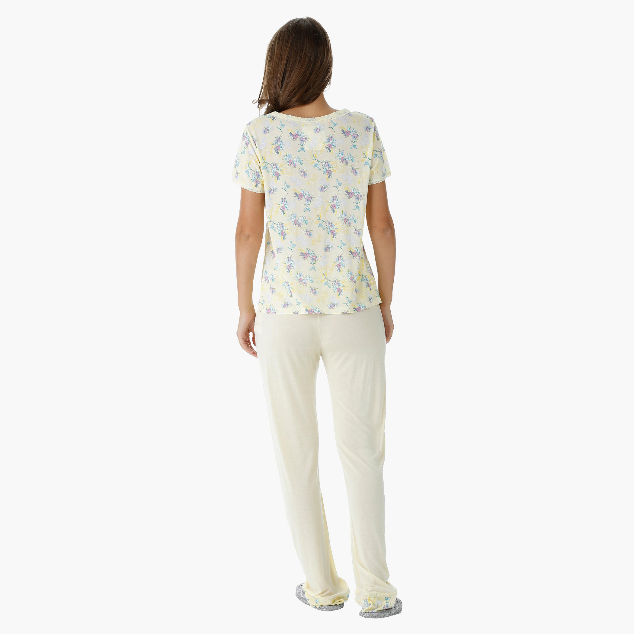 طقم بيجاما بطبعات وتفاصيل دانتيل-women-clothing-nightwear-pyjamas-longsets-image-2