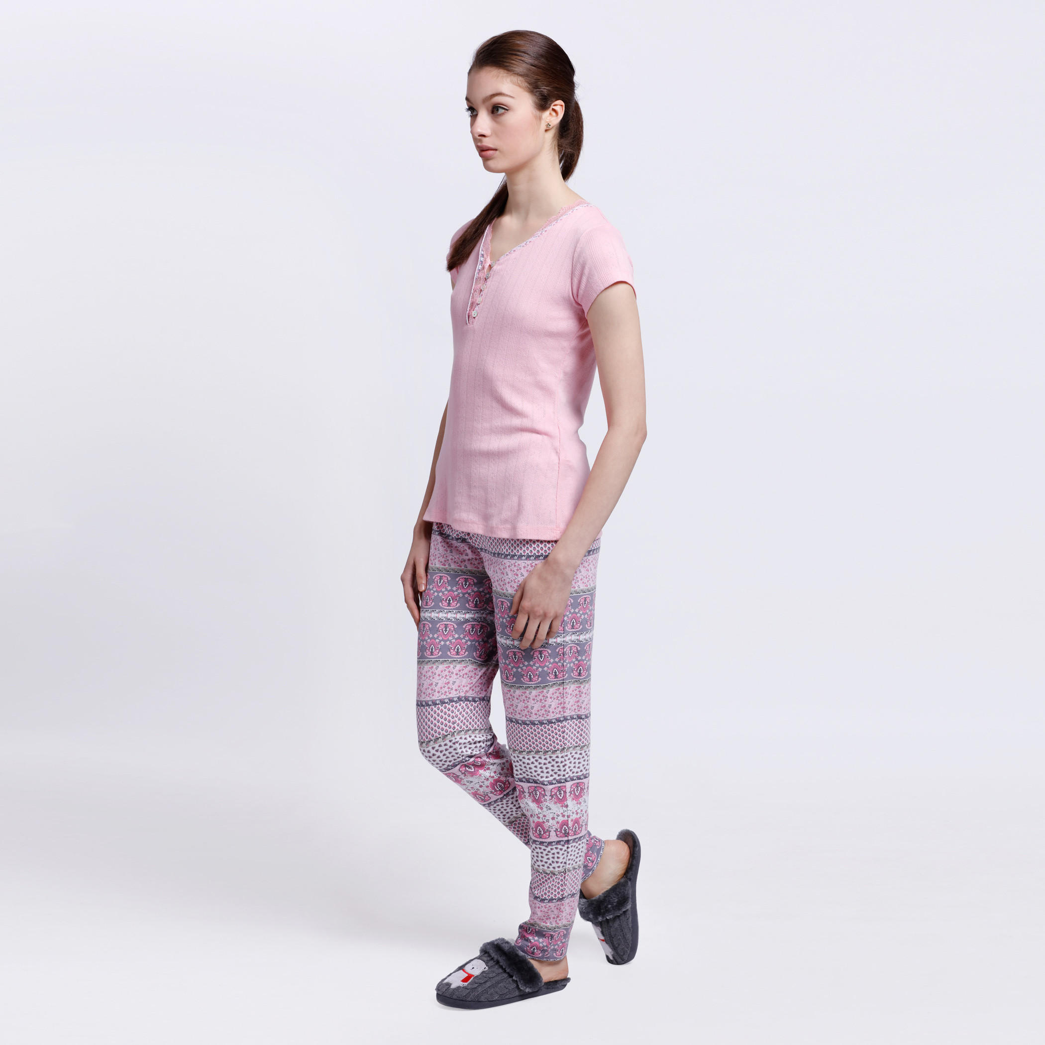 طقم بنطال بيجاما وتيشيرت بطبعات-women-clothing-nightwear-pyjamas-longsets-image-3