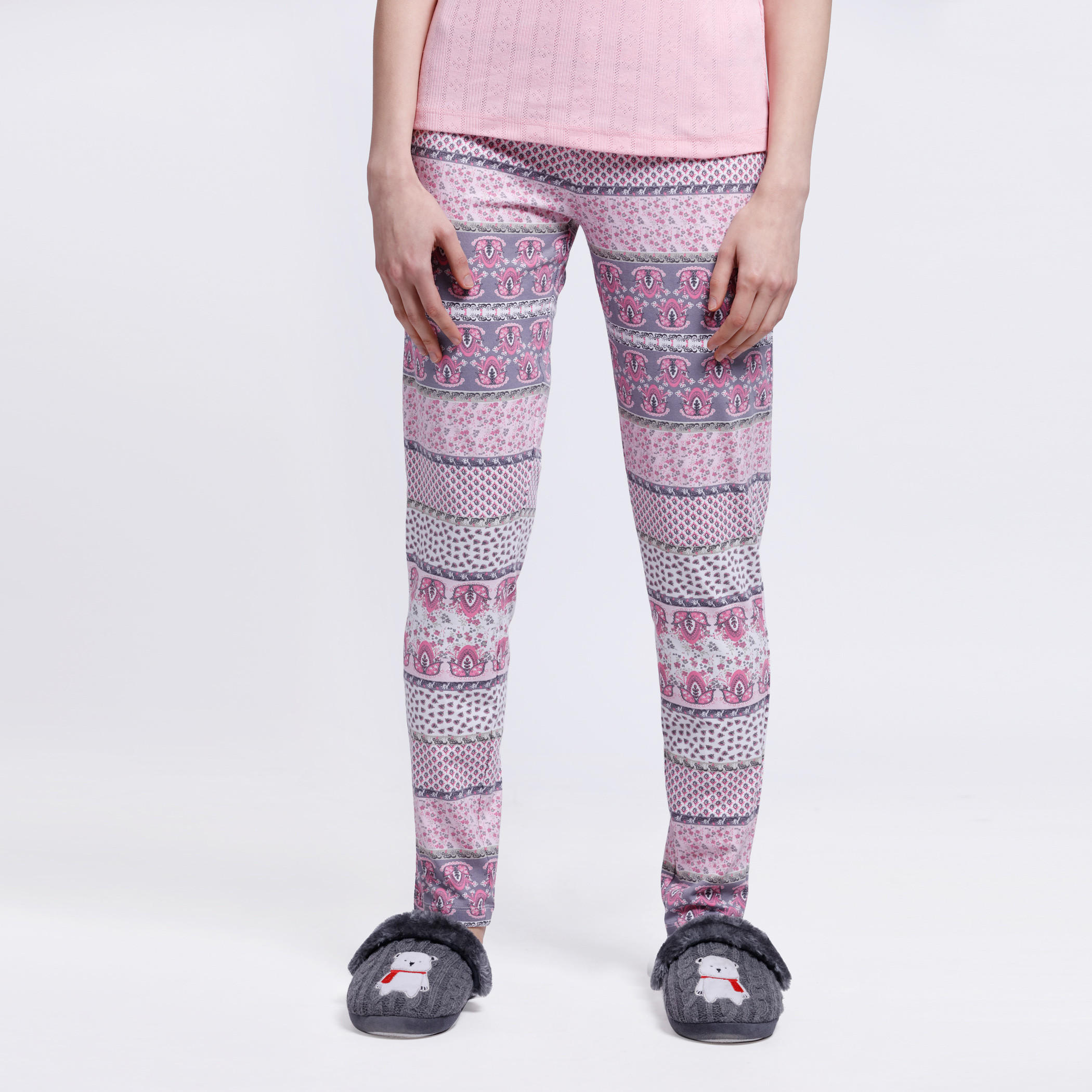 طقم بنطال بيجاما وتيشيرت بطبعات-women-clothing-nightwear-pyjamas-longsets-image-1