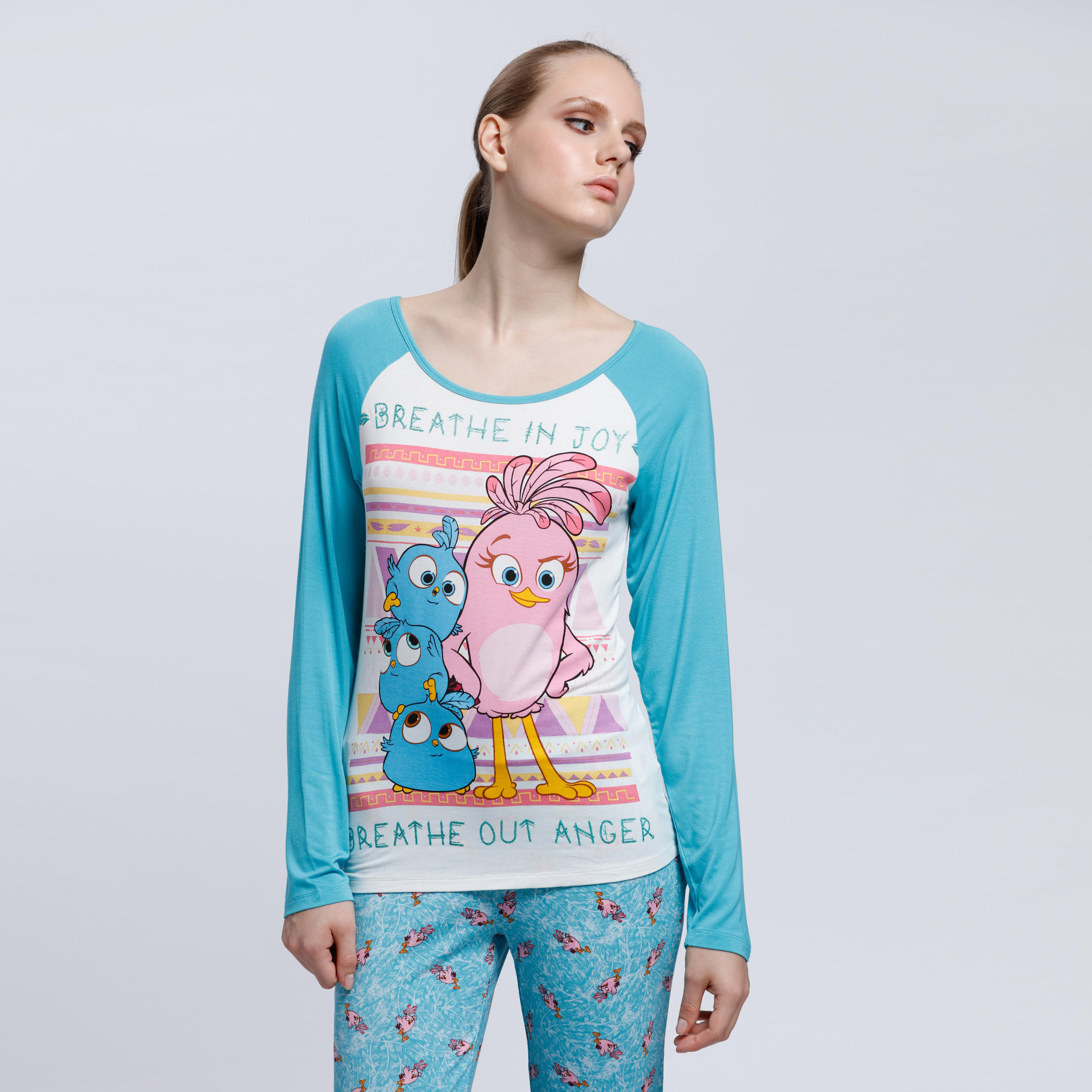طقم بنطال بيجاما وتيشيرت بأكمام طويلة وطبعات-women-clothing-nightwear-pyjamas-longsets-image-4