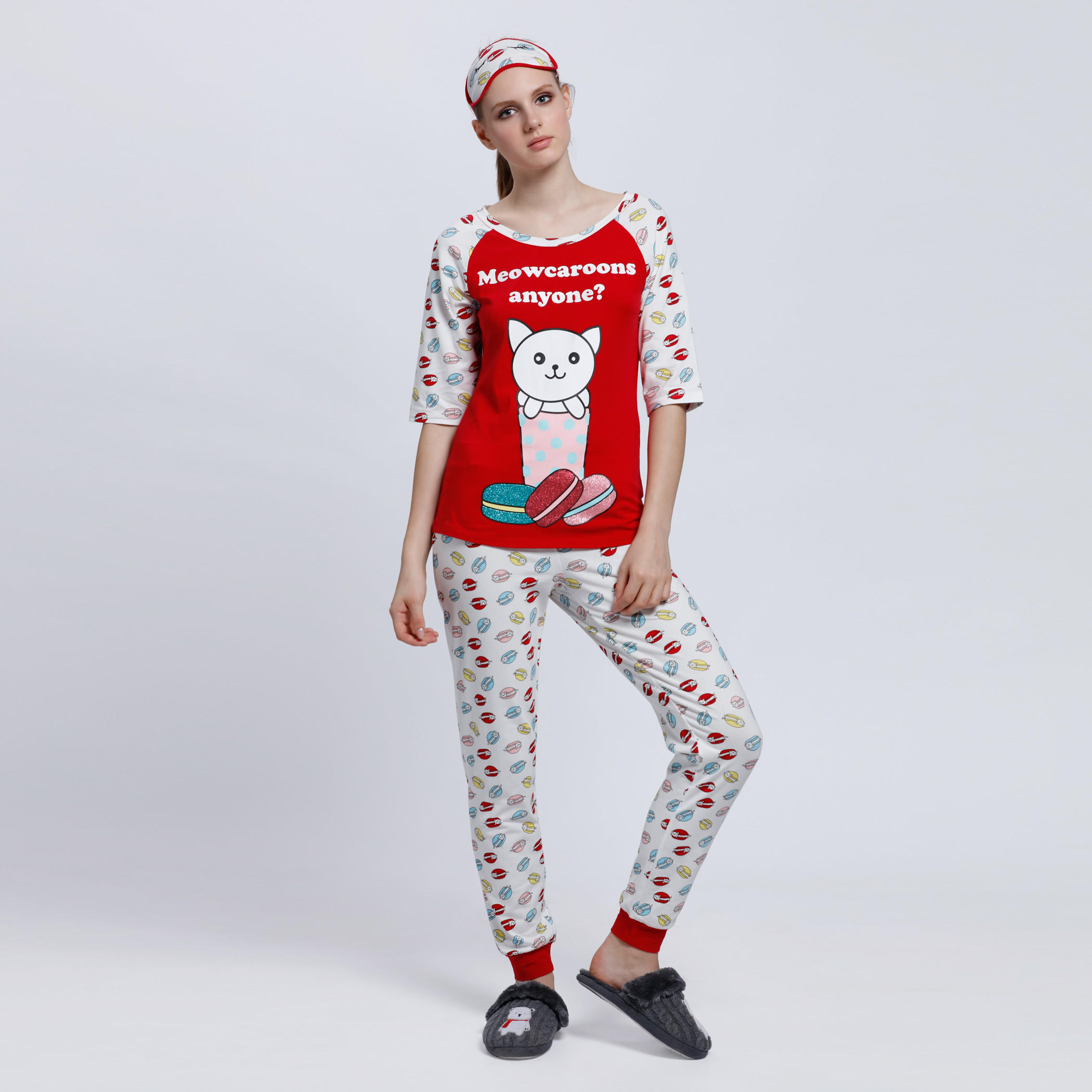 طقم بنطال بيجاما وتيشيرت بياقة مستديرة وطبعات-women-clothing-nightwear-pyjamas-longsets-image-1