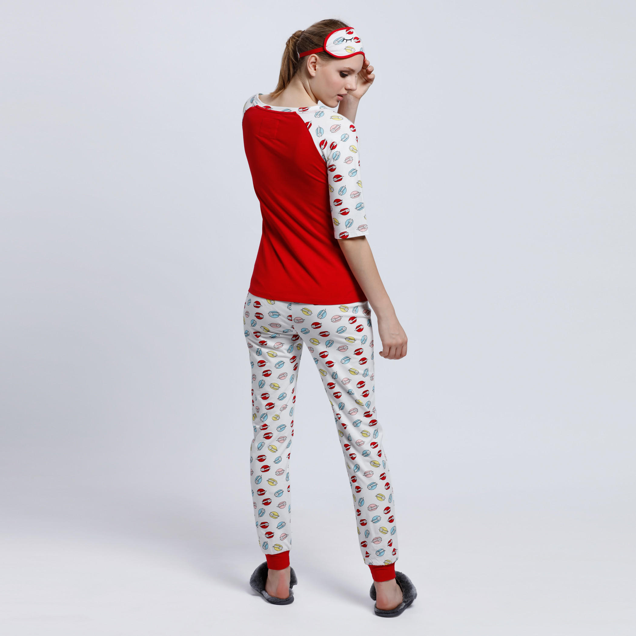 طقم بنطال بيجاما وتيشيرت بياقة مستديرة وطبعات-women-clothing-nightwear-pyjamas-longsets-image-2