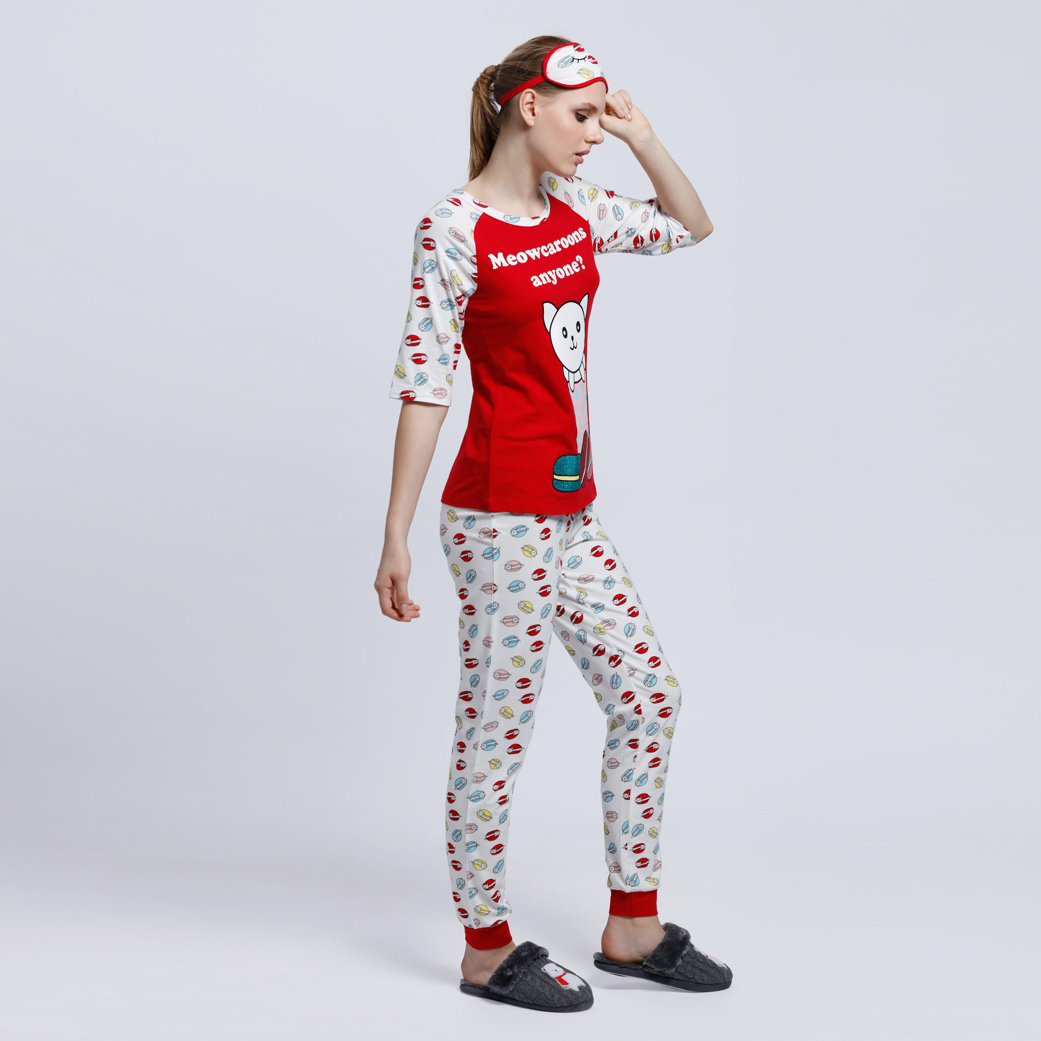طقم بنطال بيجاما وتيشيرت بياقة مستديرة وطبعات-women-clothing-nightwear-pyjamas-longsets-image-3