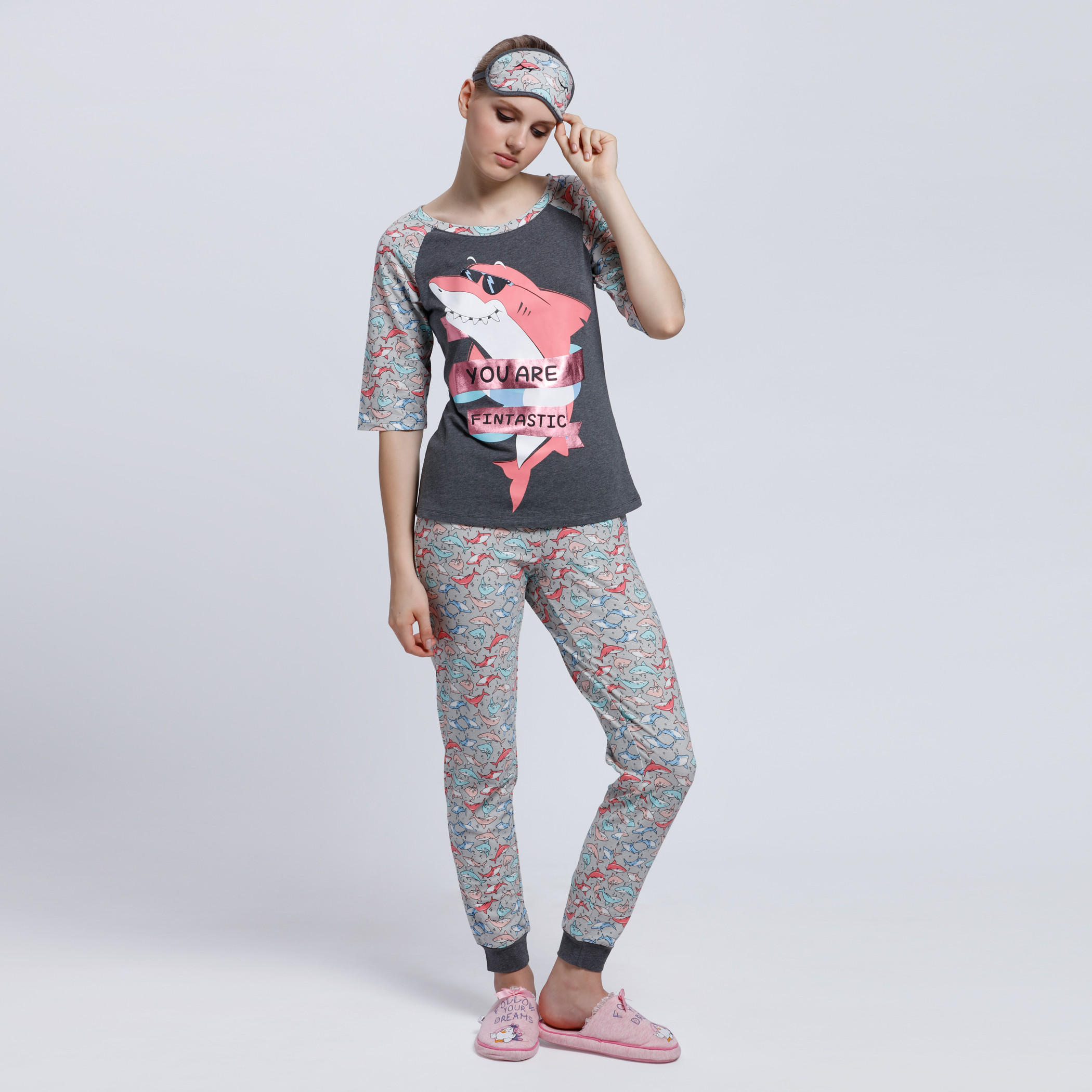 طقم بنطال بيجاما وتيشيرت بياقة مستديرة وطبعات-women-clothing-nightwear-pyjamas-longsets-image-1