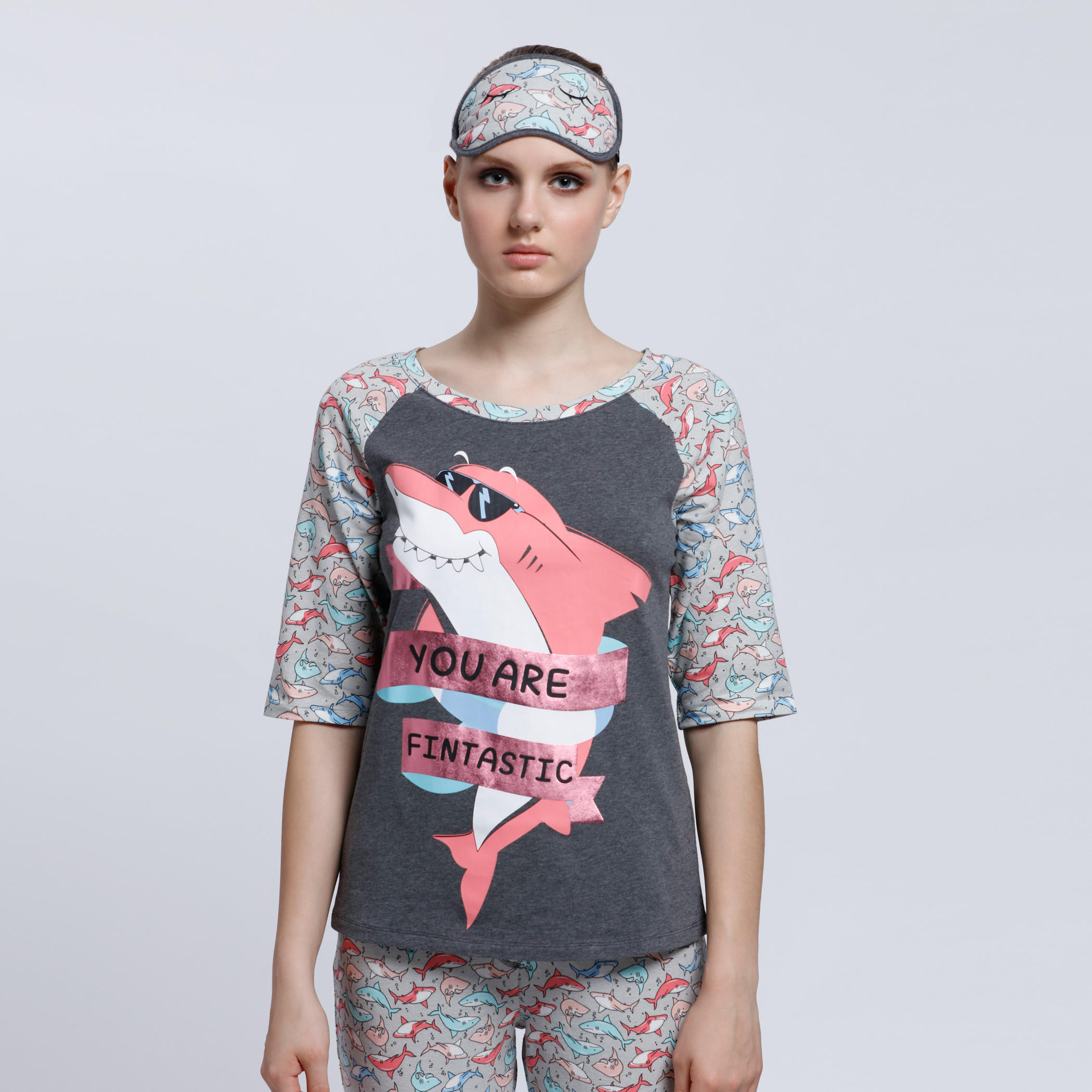 طقم بنطال بيجاما وتيشيرت بياقة مستديرة وطبعات-women-clothing-nightwear-pyjamas-longsets-image-4