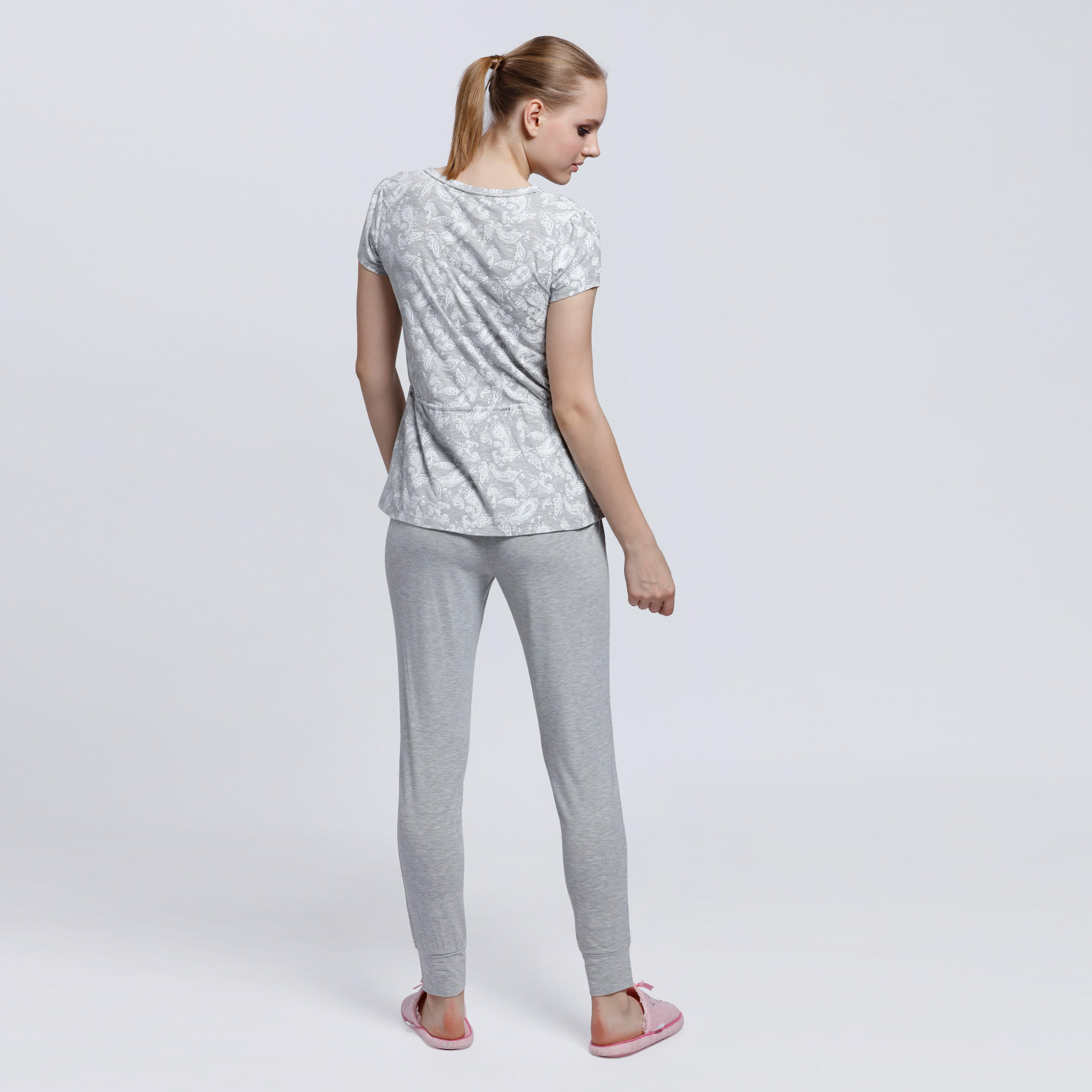 طقم بنطال بيجاما وتيشيرت بطبعات-women-clothing-nightwear-pyjamas-longsets-image-2