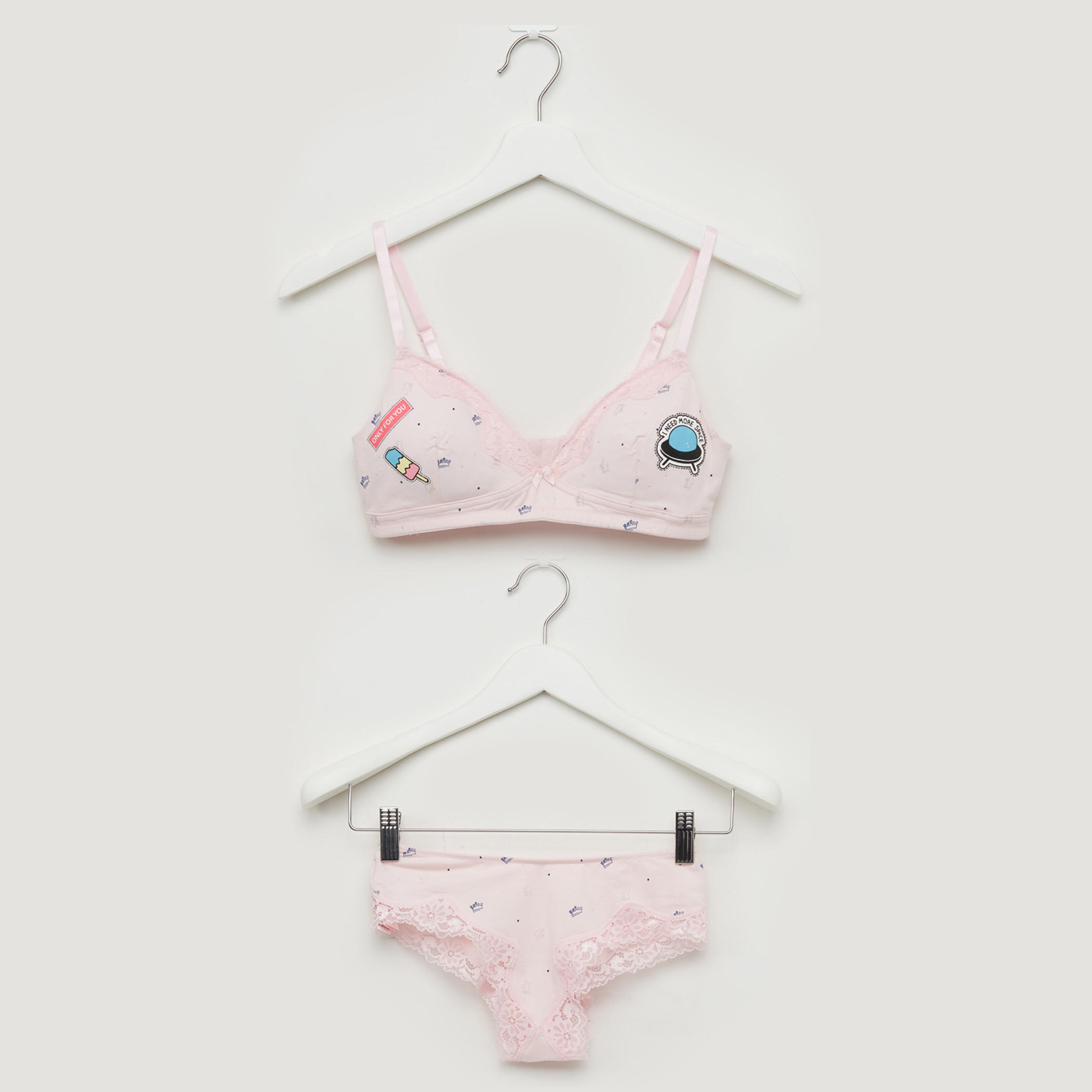 صدرية مبطنة مع سراويل بيكيني بتفاصيل دانتيل-women-clothing-lingerie-lingeriesets-image-1