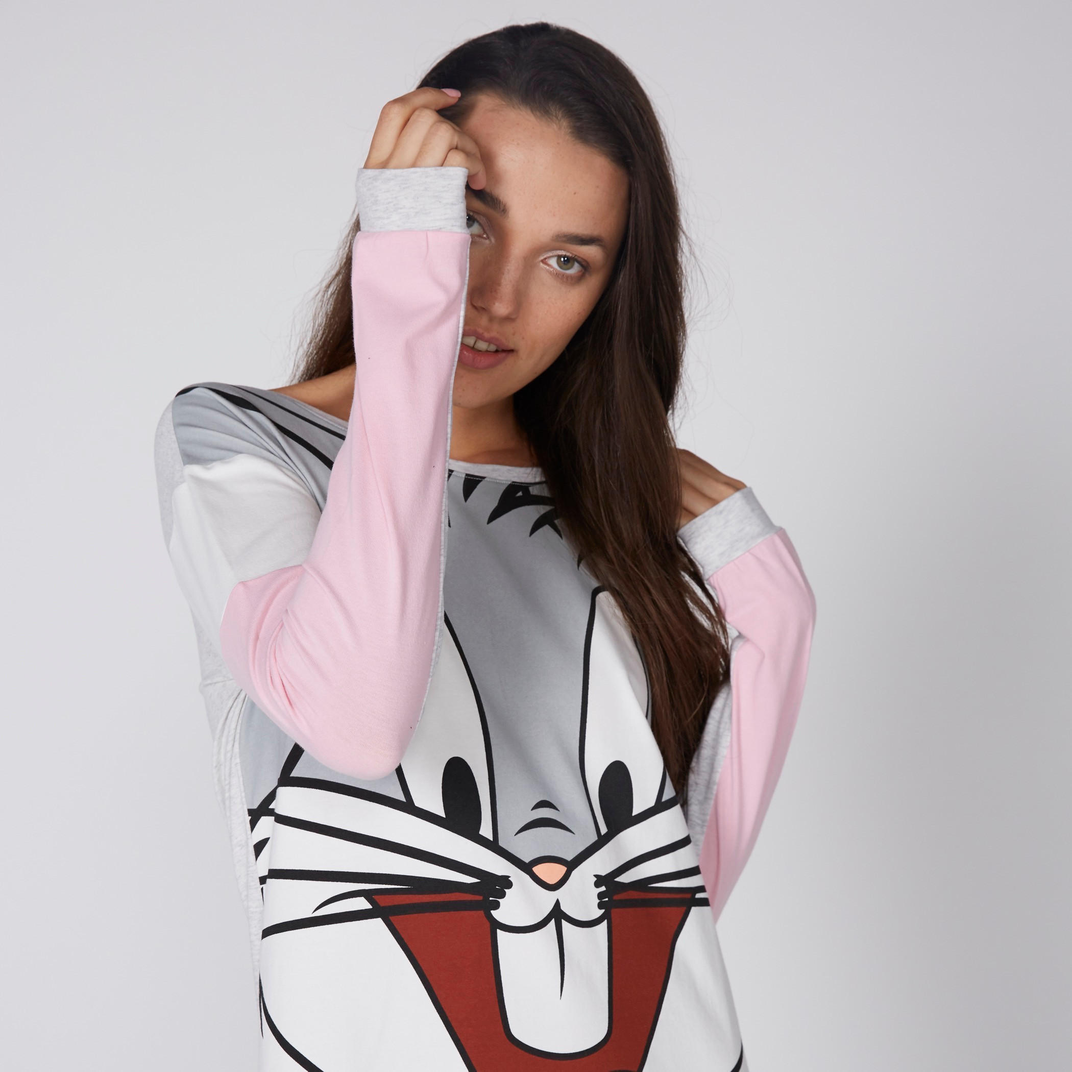 قميص نوم بياقة مستديرة وأكمام طويلة وطبعات باجز باني-women-clothing-nightwear-nighties-image-1