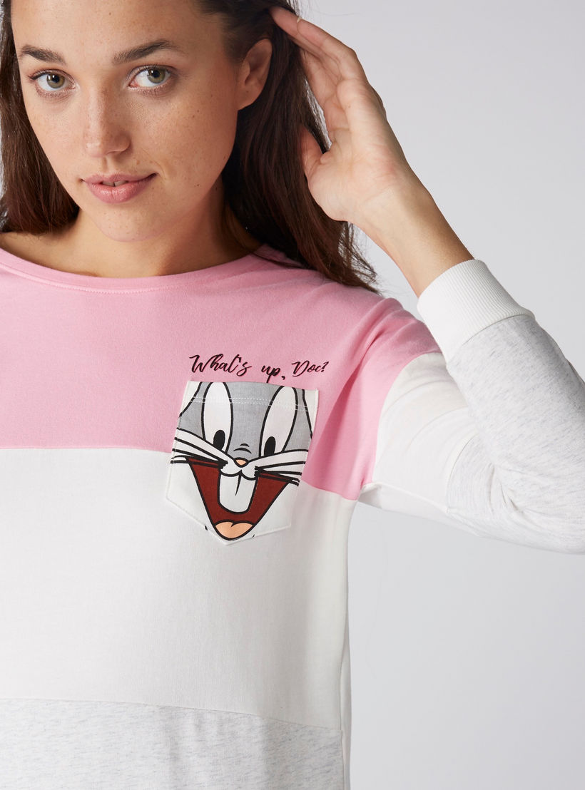 سويت شيرت بياقة مستديرة وأكمام طويلة وطبعات باجز باني-women-winterwear-hoodiesandsweatshirts-sweatshirts-image-1