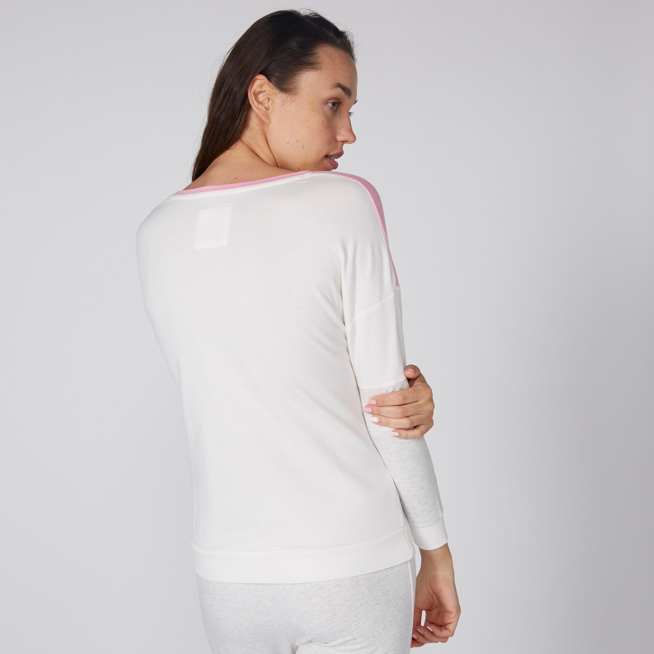 سويت شيرت بياقة مستديرة وأكمام طويلة وطبعات باجز باني-women-winterwear-hoodiesandsweatshirts-sweatshirts-image-3