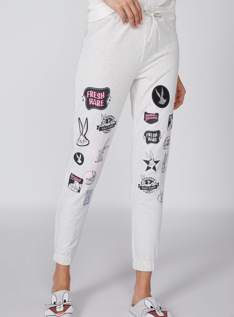 بنطال رياضي بطبعات باجز باني وخصر مطاطي ورباط-women-clothing-nightwear-pyjamas-bottoms-image-4