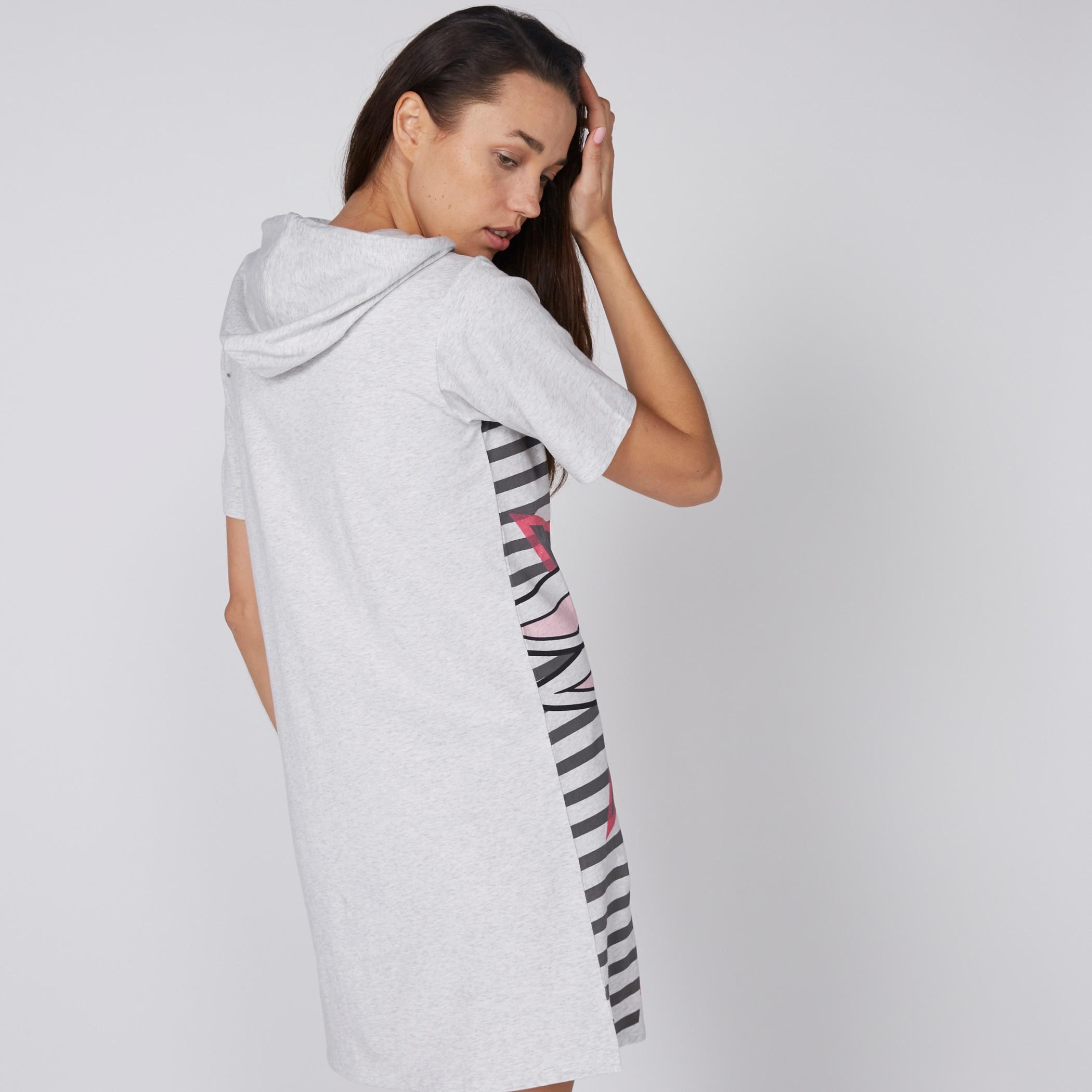 قميص نوم بطبعات لولا وأكمام قصيرة وقبّعة-women-clothing-nightwear-nighties-image-3