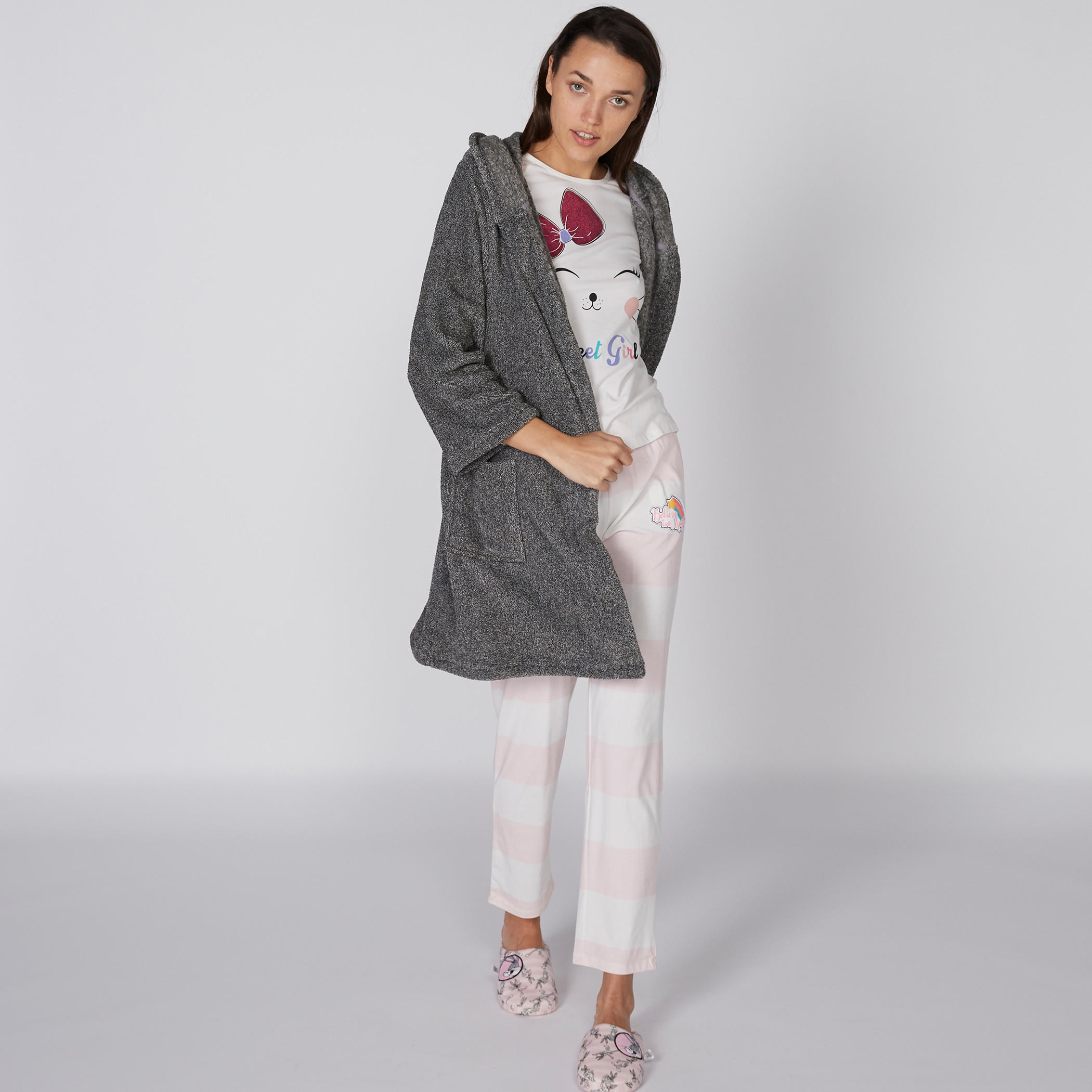 طقم من بيجاما وتيشيرت بياقة مستديرة وطبعات-women-clothing-nightwear-pyjamas-longsets-image-1
