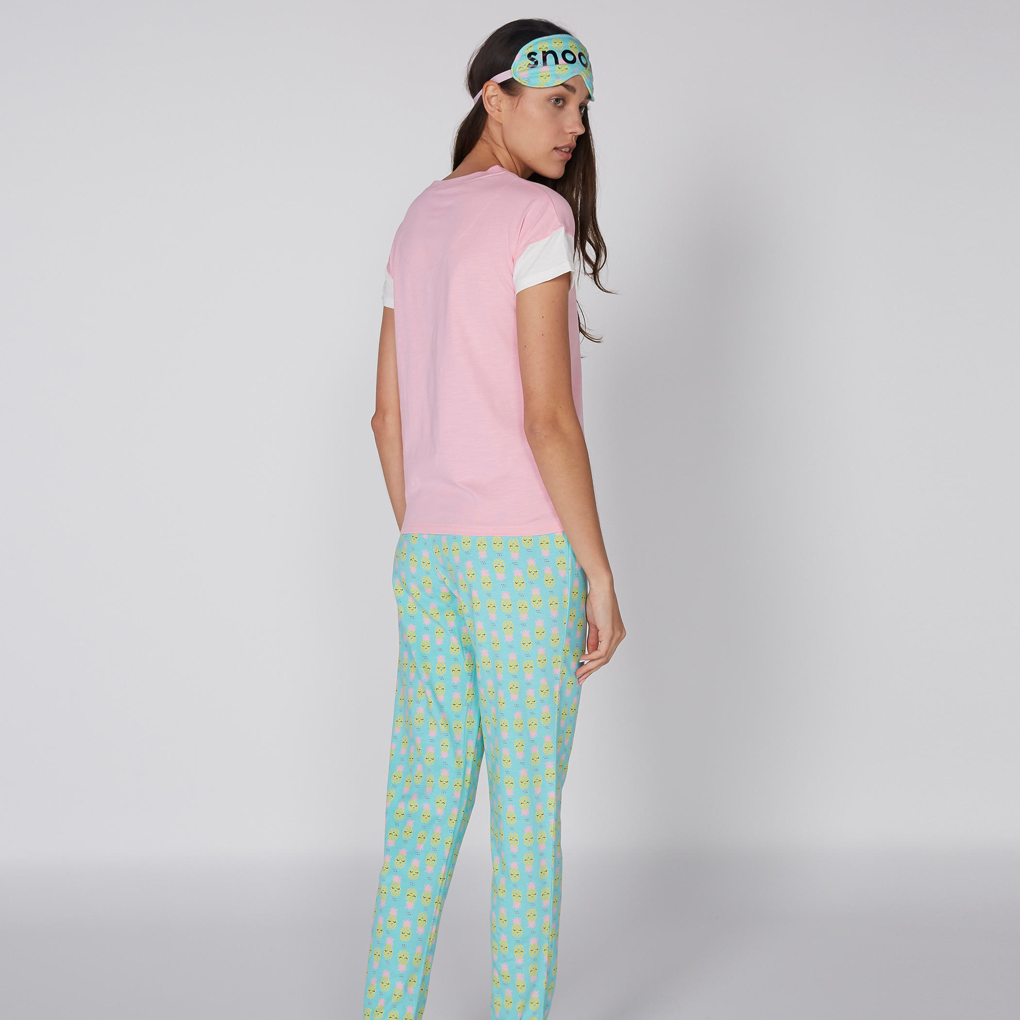 طقم تيشيرت وبنطال بيجاما بطبعات-women-clothing-nightwear-pyjamas-longsets-image-3