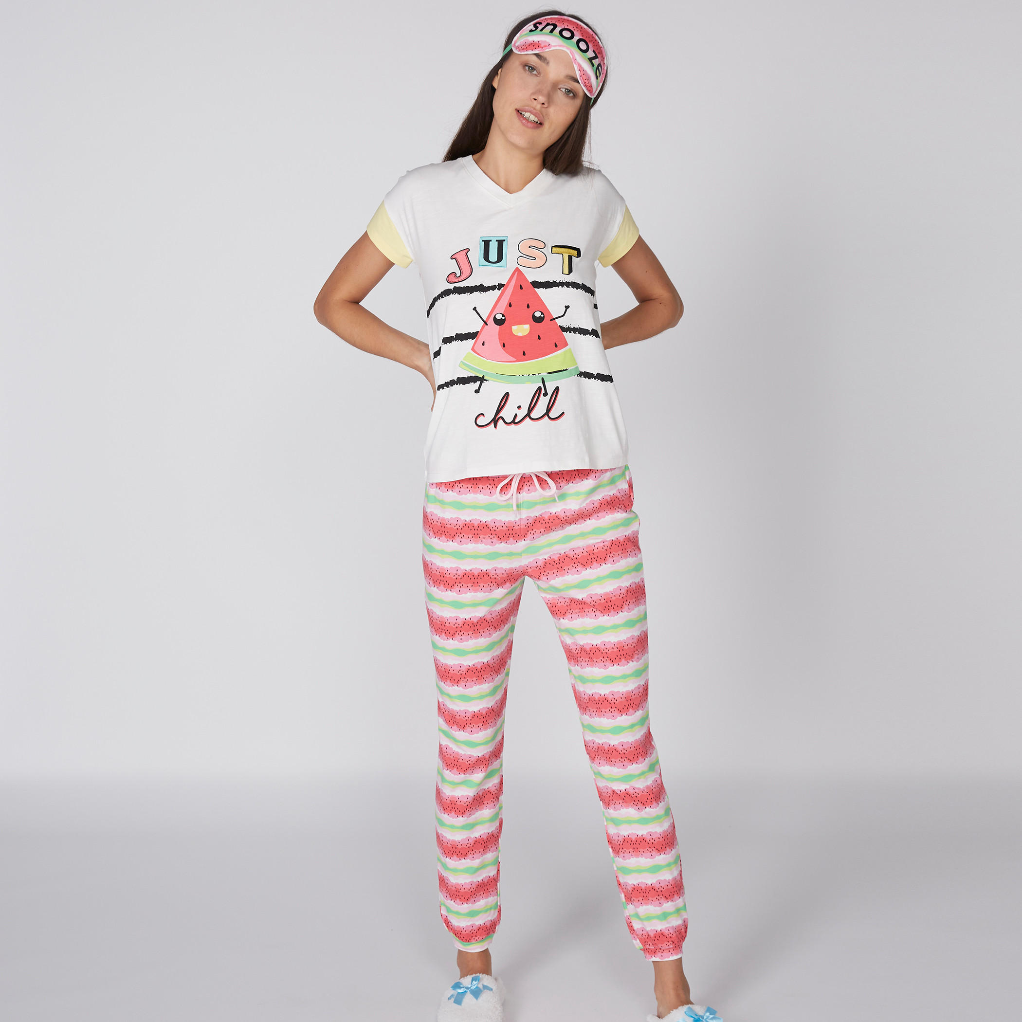 طقم تيشيرت وبنطال بيجاما بطبعات-women-clothing-nightwear-pyjamas-longsets-image-2