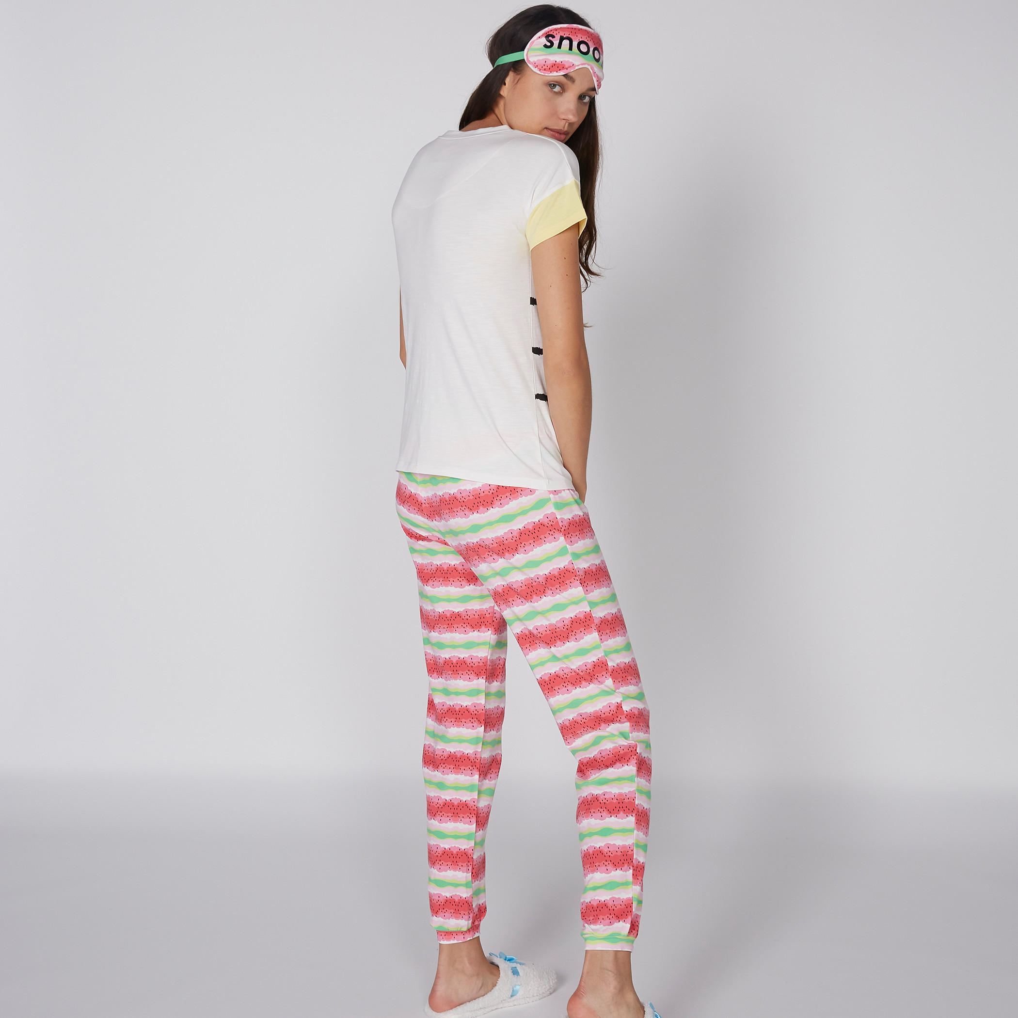 طقم تيشيرت وبنطال بيجاما بطبعات-women-clothing-nightwear-pyjamas-longsets-image-1