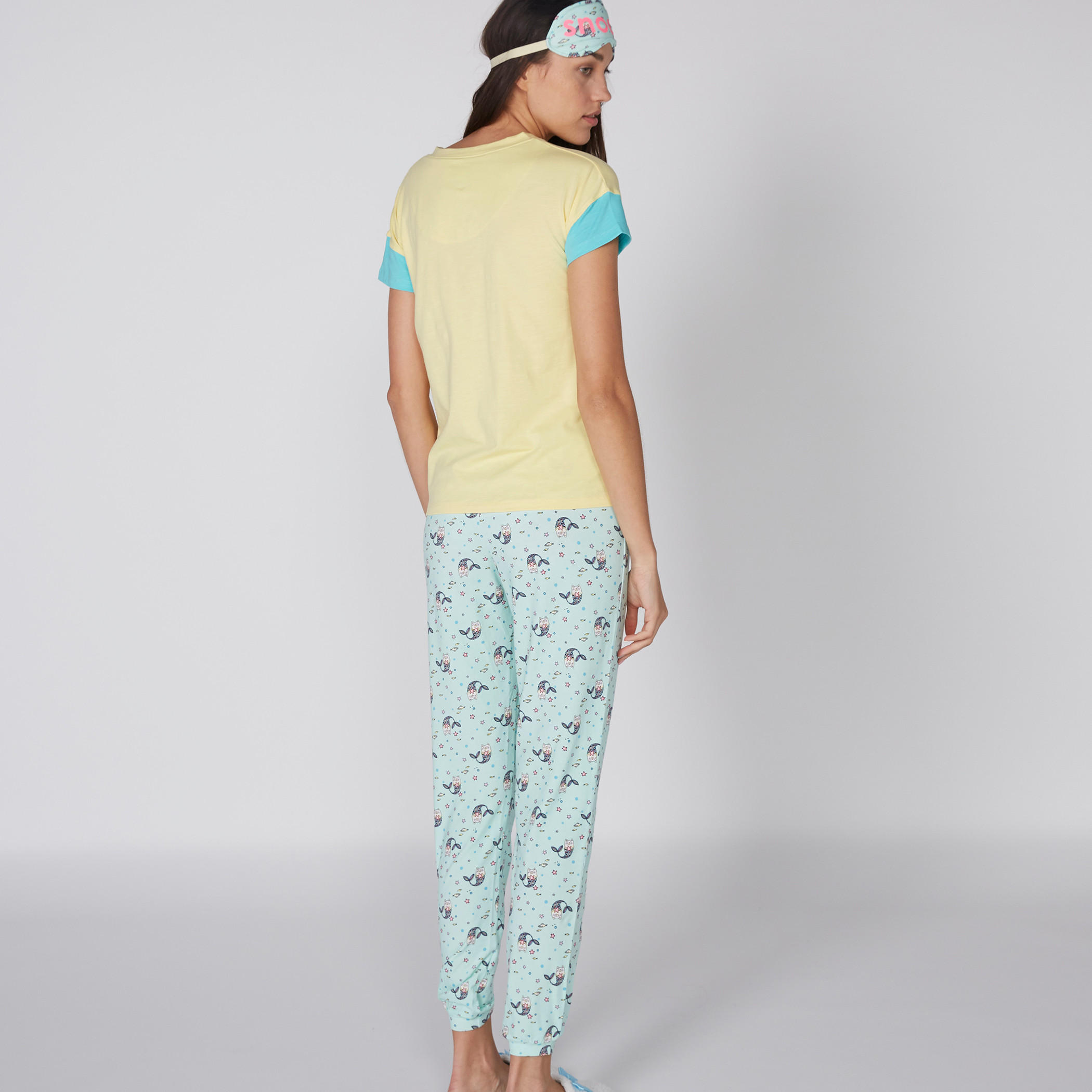 طقم تيشيرت وبنطال بيجاما بطبعات-women-clothing-nightwear-pyjamas-longsets-image-1