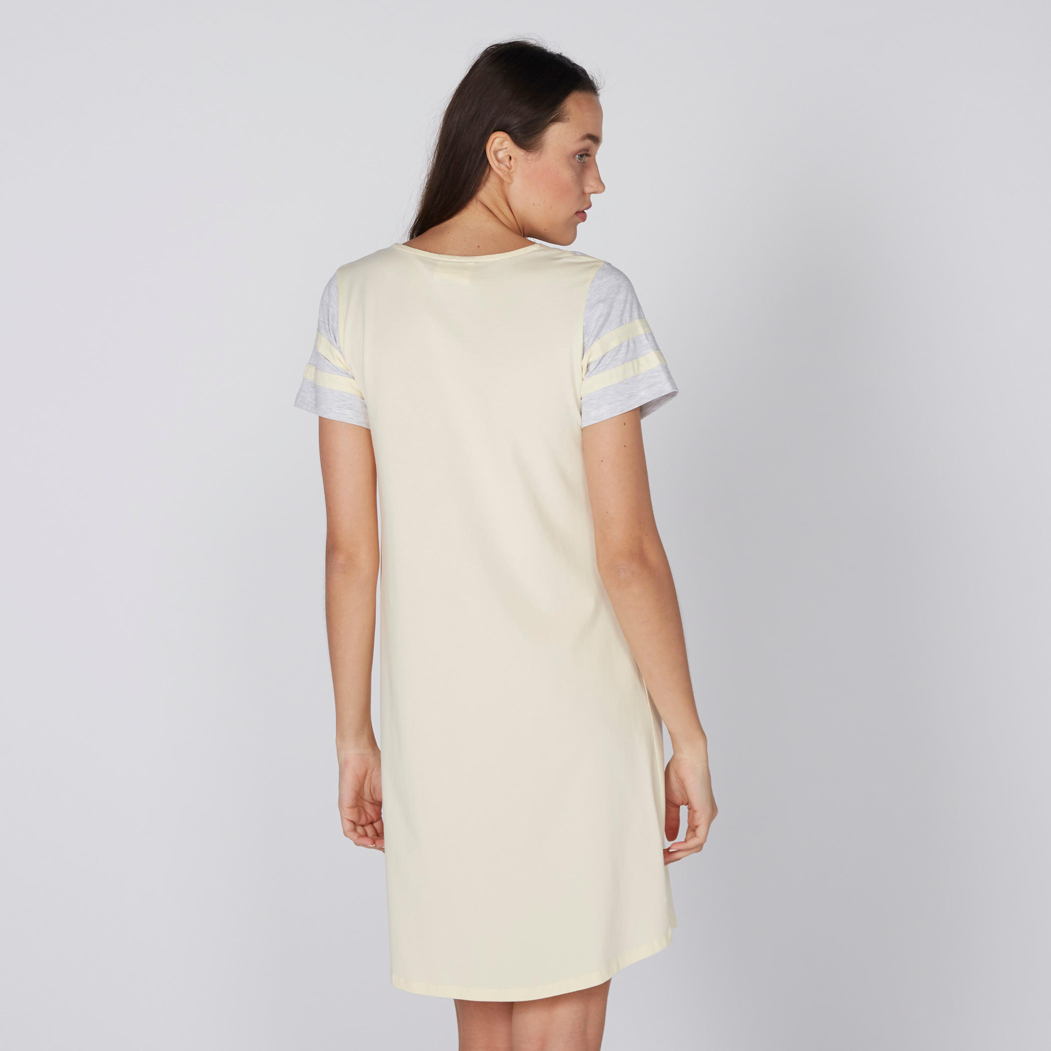 قميص نوم بياقة V وأكمام قصيرة وطبعات - طقم من قطعتين-women-clothing-nightwear-pyjamas-longsets-image-3