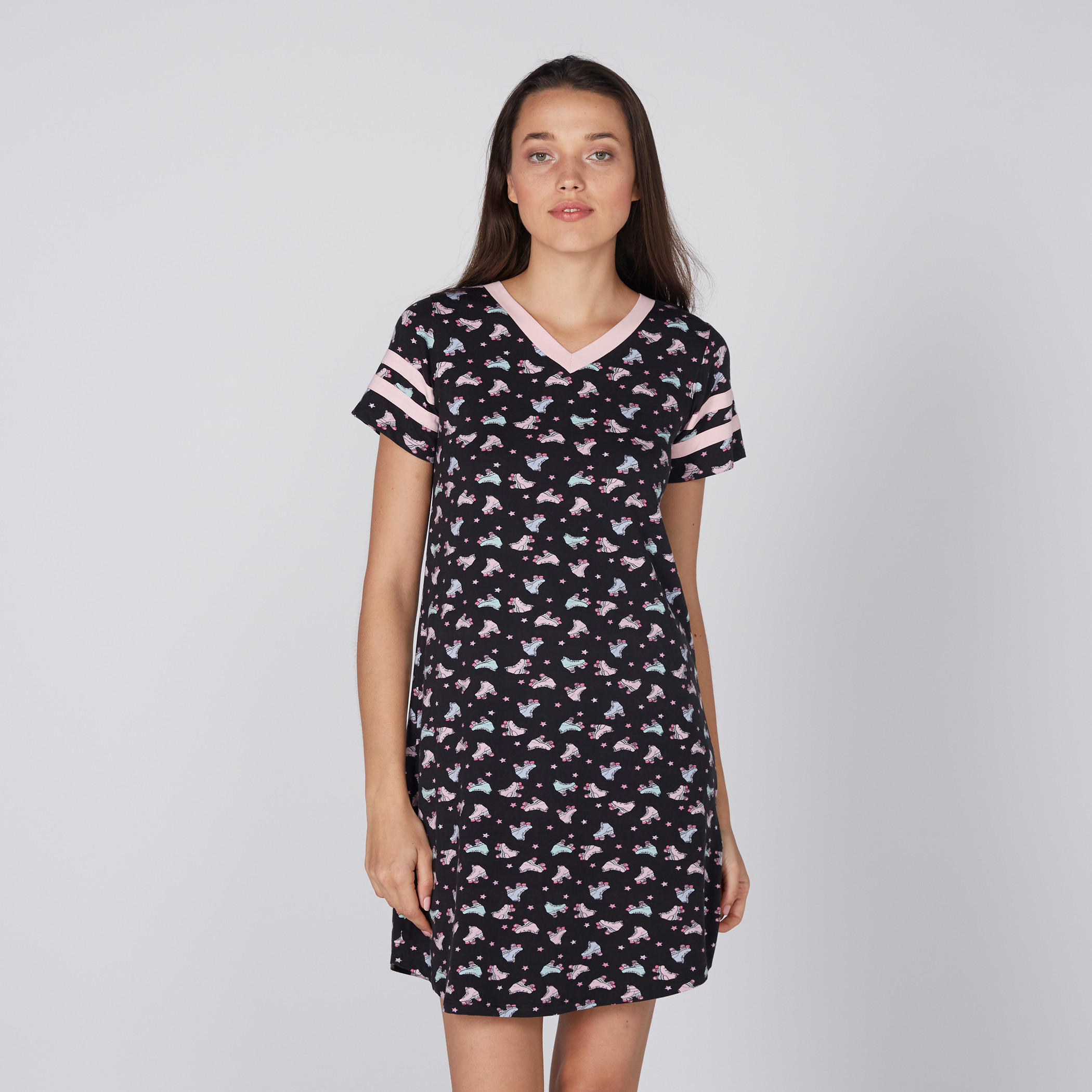 قميص نوم بياقة V وأكمام قصيرة وطبعات - طقم من قطعتين-women-clothing-nightwear-pyjamas-longsets-image-2