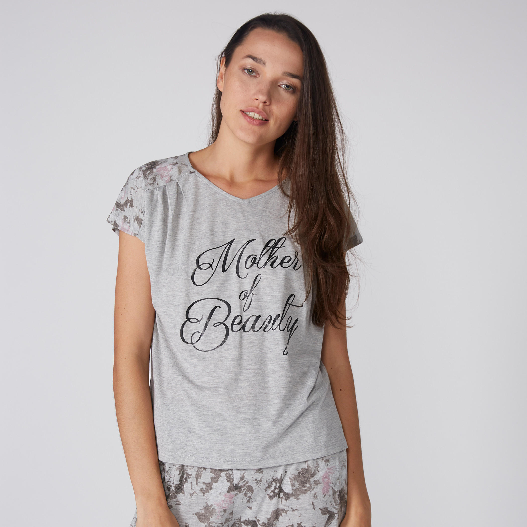 طقم بنطال بيجاما وتيشيرت بطبعات وياقة V-women-clothing-nightwear-pyjamas-longsets-image-1