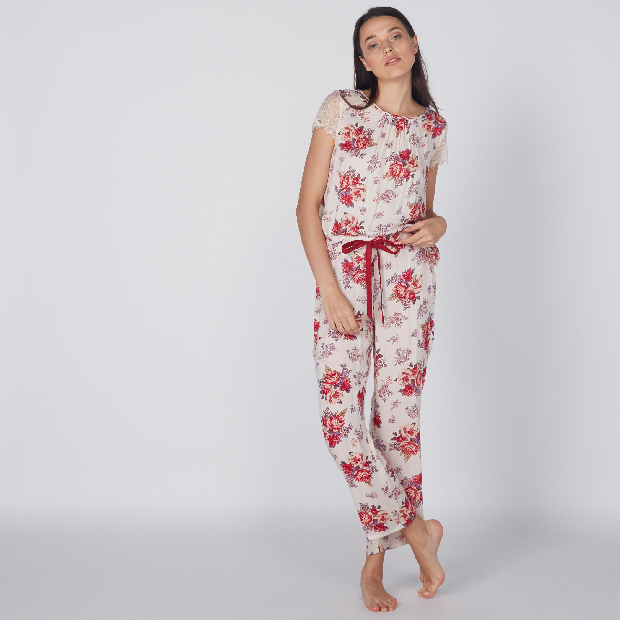 طقم بنطال بيجاما وبلوزة بطبعات-women-clothing-nightwear-pyjamas-longsets-image-1
