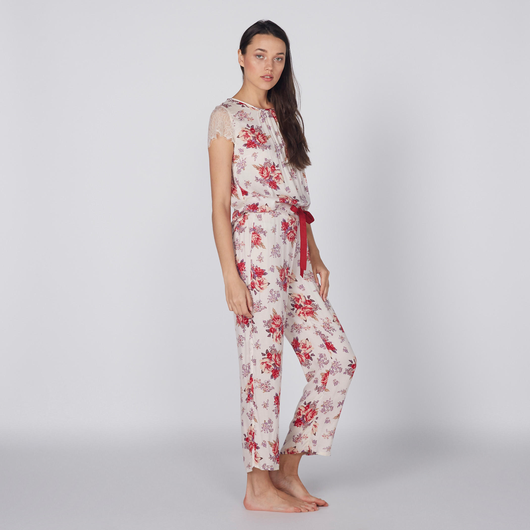طقم بنطال بيجاما وبلوزة بطبعات-women-clothing-nightwear-pyjamas-longsets-image-2