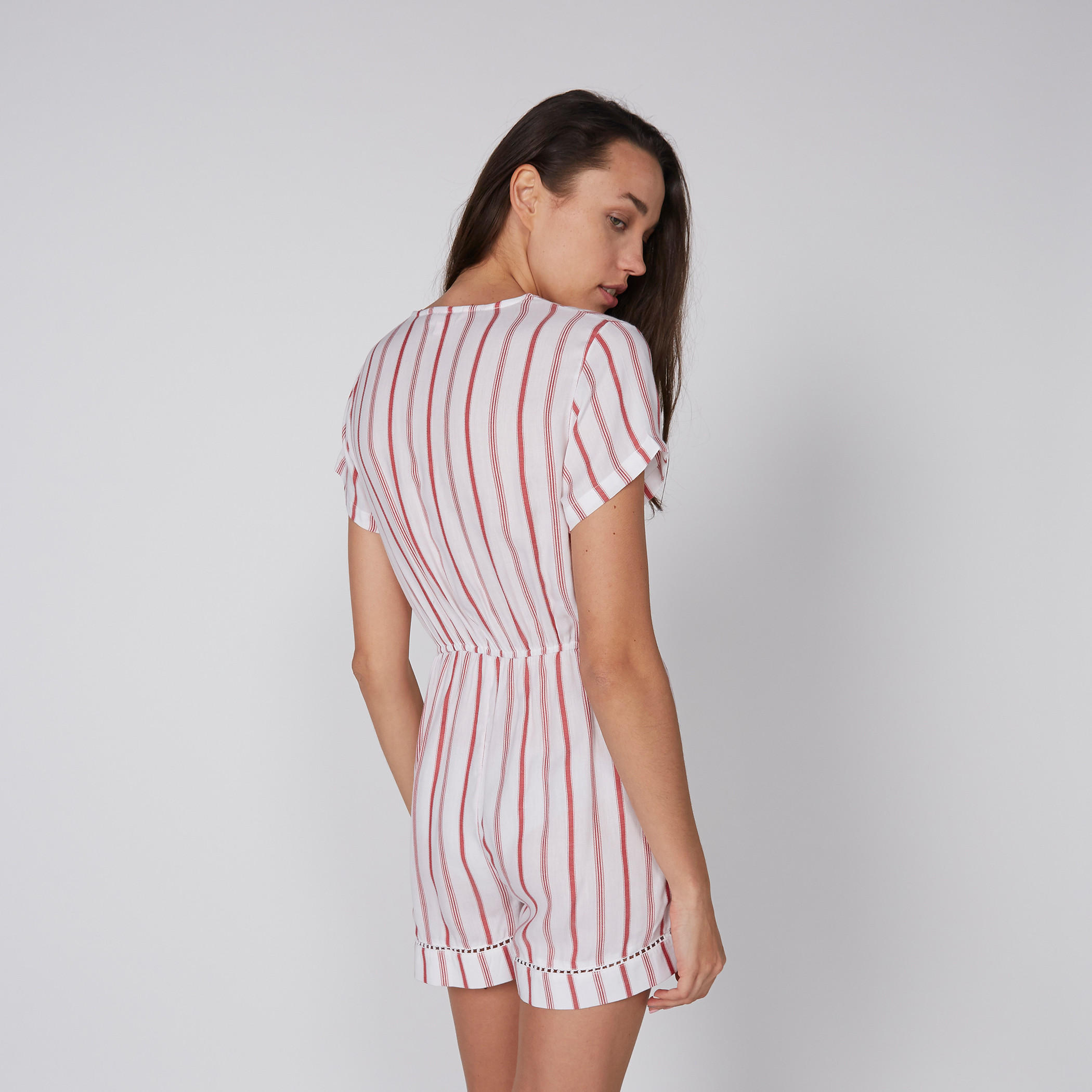 أفرول مقلّم بأكمام قصيرة وياقة V-women-clothing-nightwear-nighties-image-4