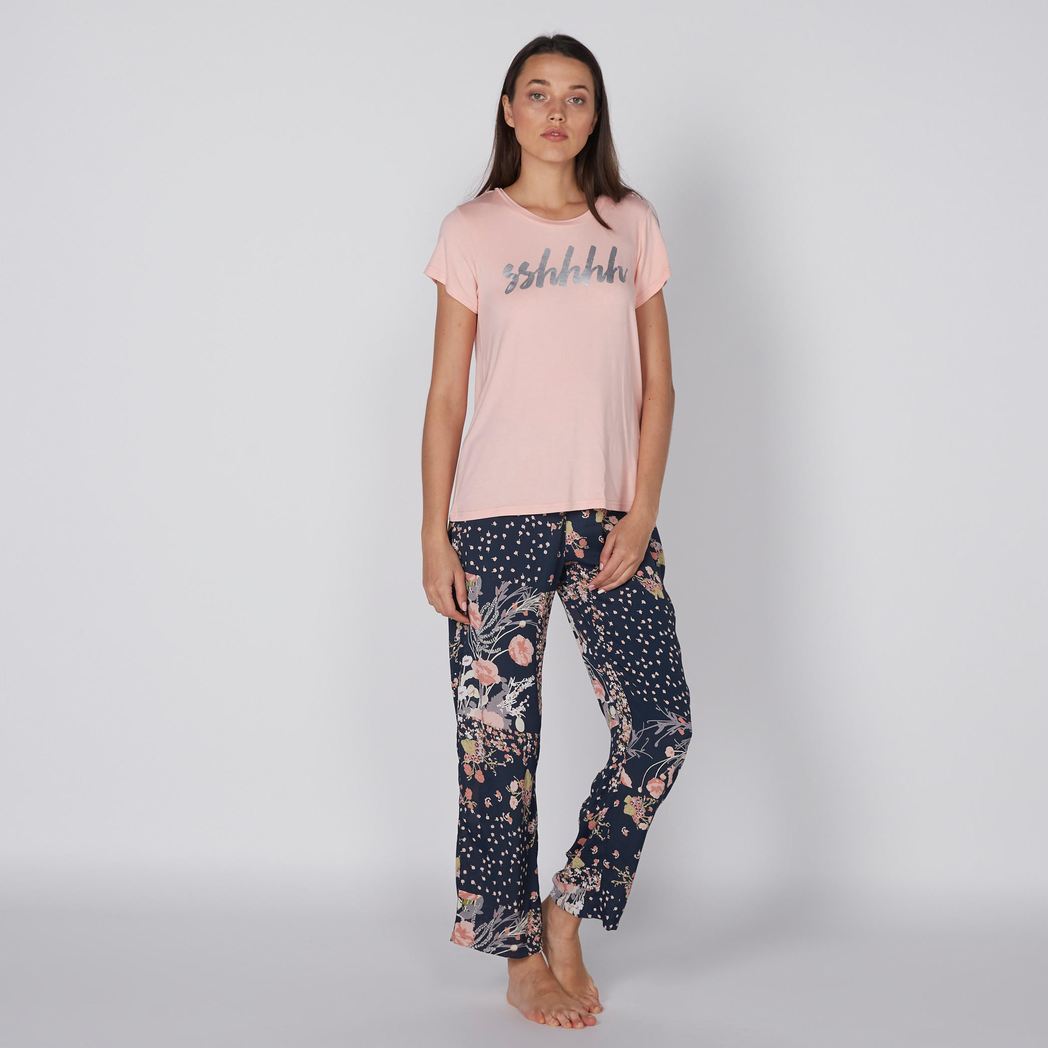 طقم بنطال بيجاما وتيشيرت بطبعات-women-clothing-nightwear-pyjamas-longsets-image-3