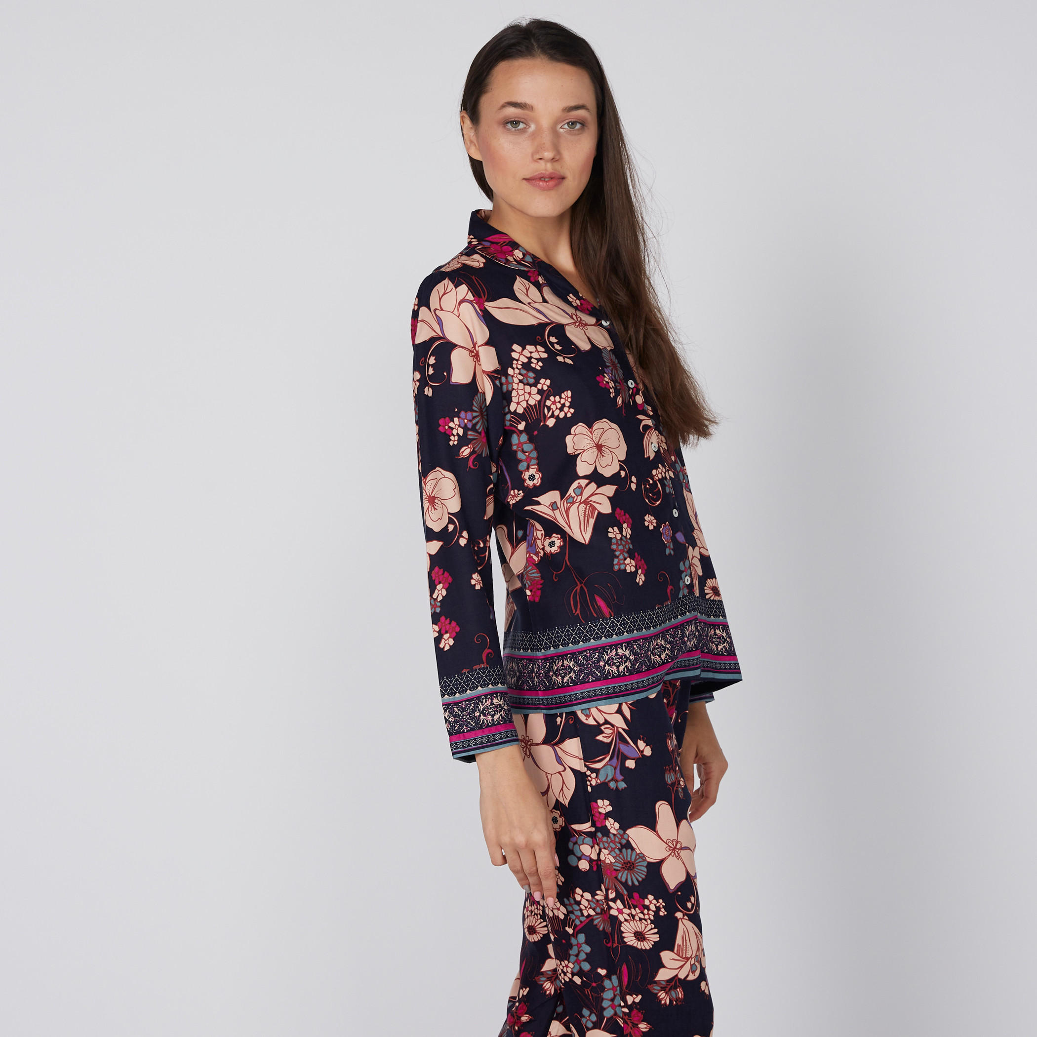طقم بنطال بيجاما طويل وقميص بطبعات-women-clothing-nightwear-pyjamas-longsets-image-2