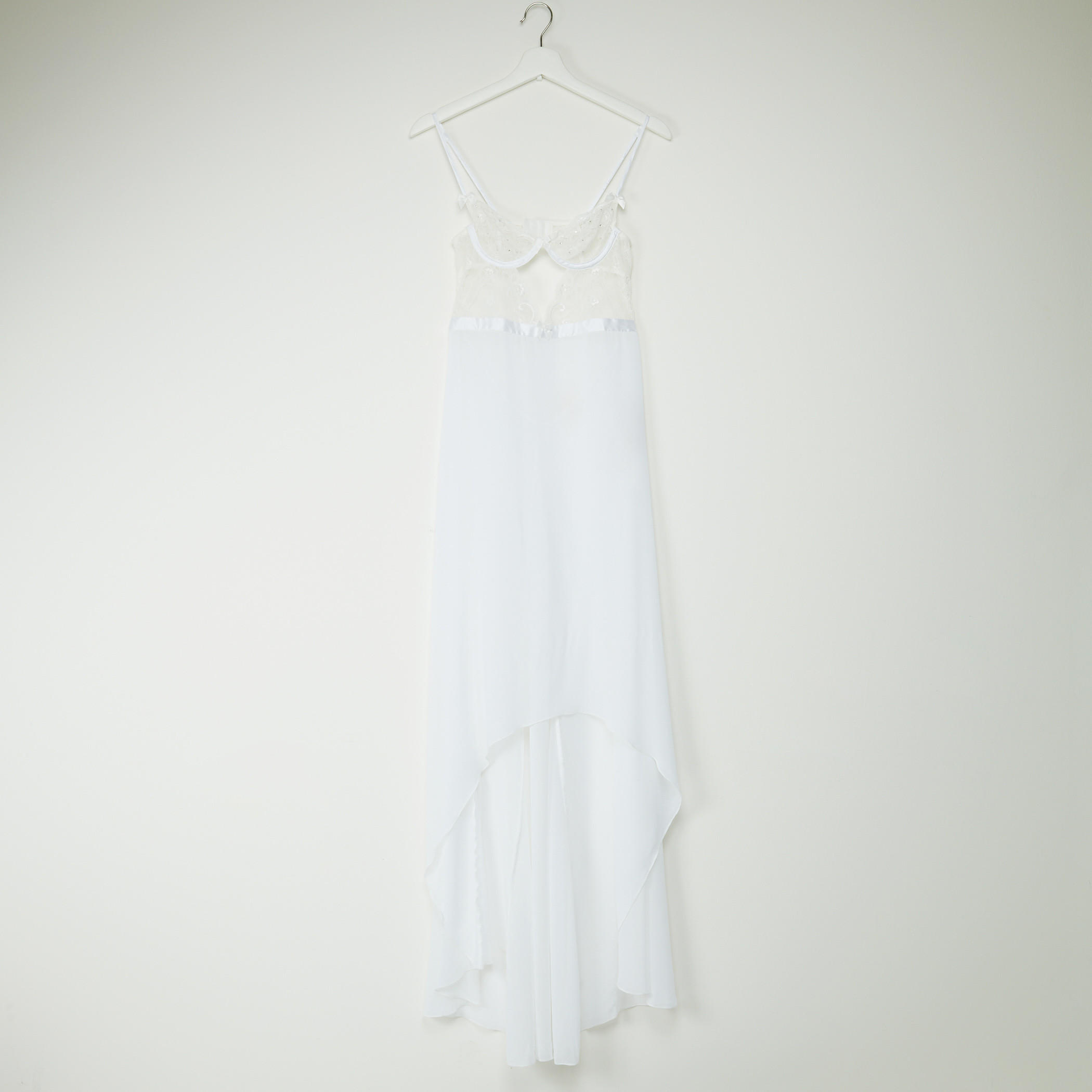 قميص نوم طويل بحمّالات قابلة للتعديل وتفاصيل دانتيل-women-clothing-nightwear-nighties-image-1