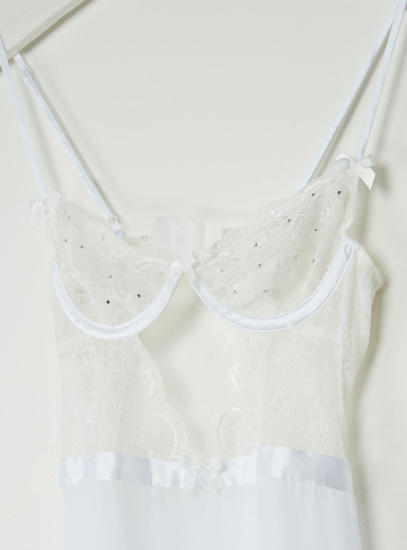 قميص نوم طويل بحمّالات قابلة للتعديل وتفاصيل دانتيل-women-clothing-nightwear-nighties-image-2