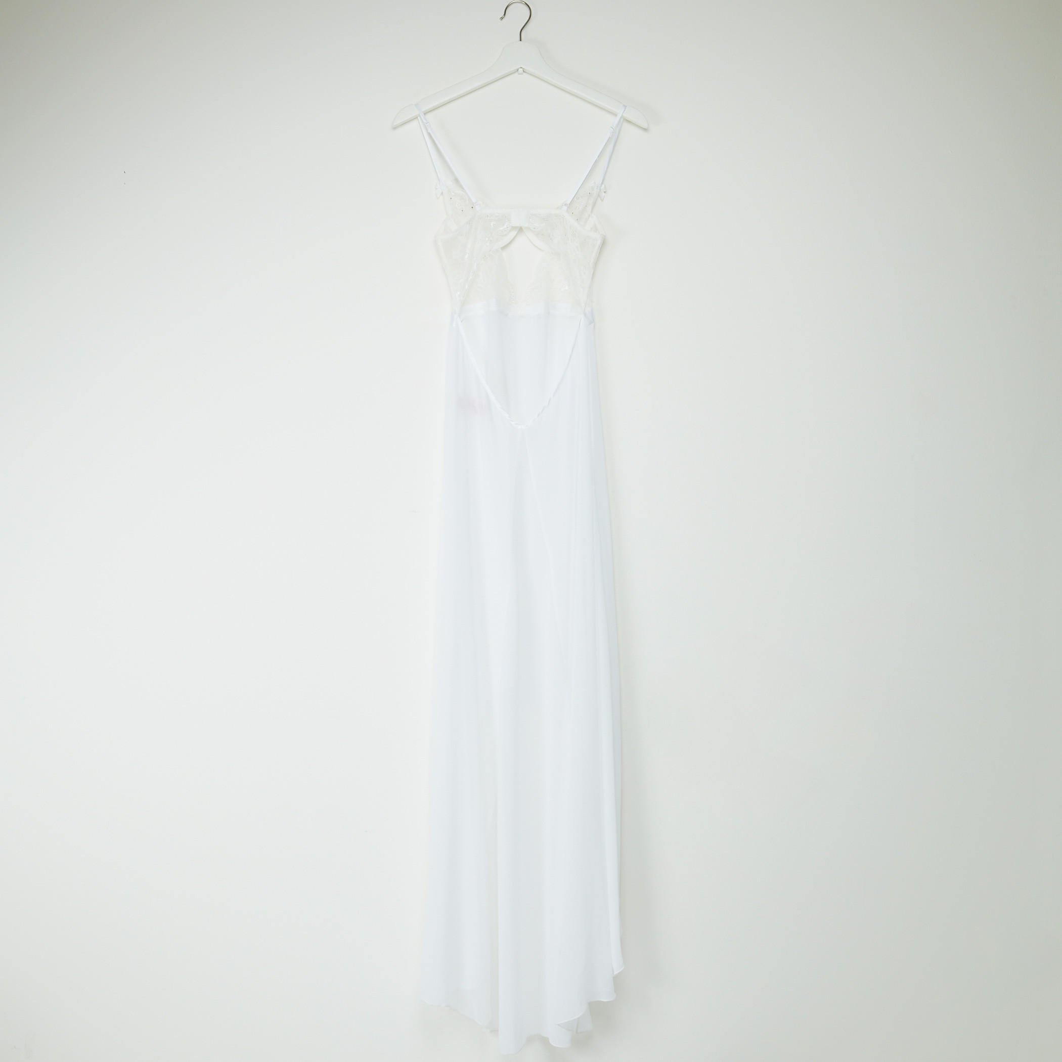 قميص نوم طويل بحمّالات قابلة للتعديل وتفاصيل دانتيل-women-clothing-nightwear-nighties-image-3