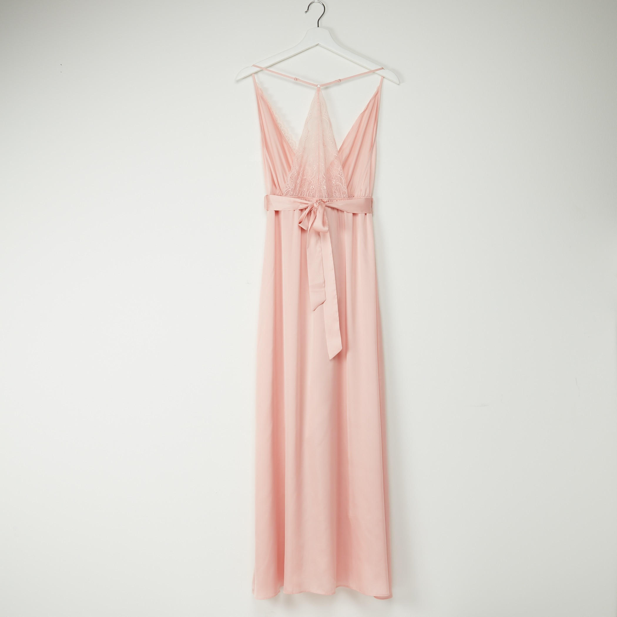 قميص نوم طويل بحمّالات قابلة للتعديل وتفاصيل كشكش-women-clothing-nightwear-nighties-image-2