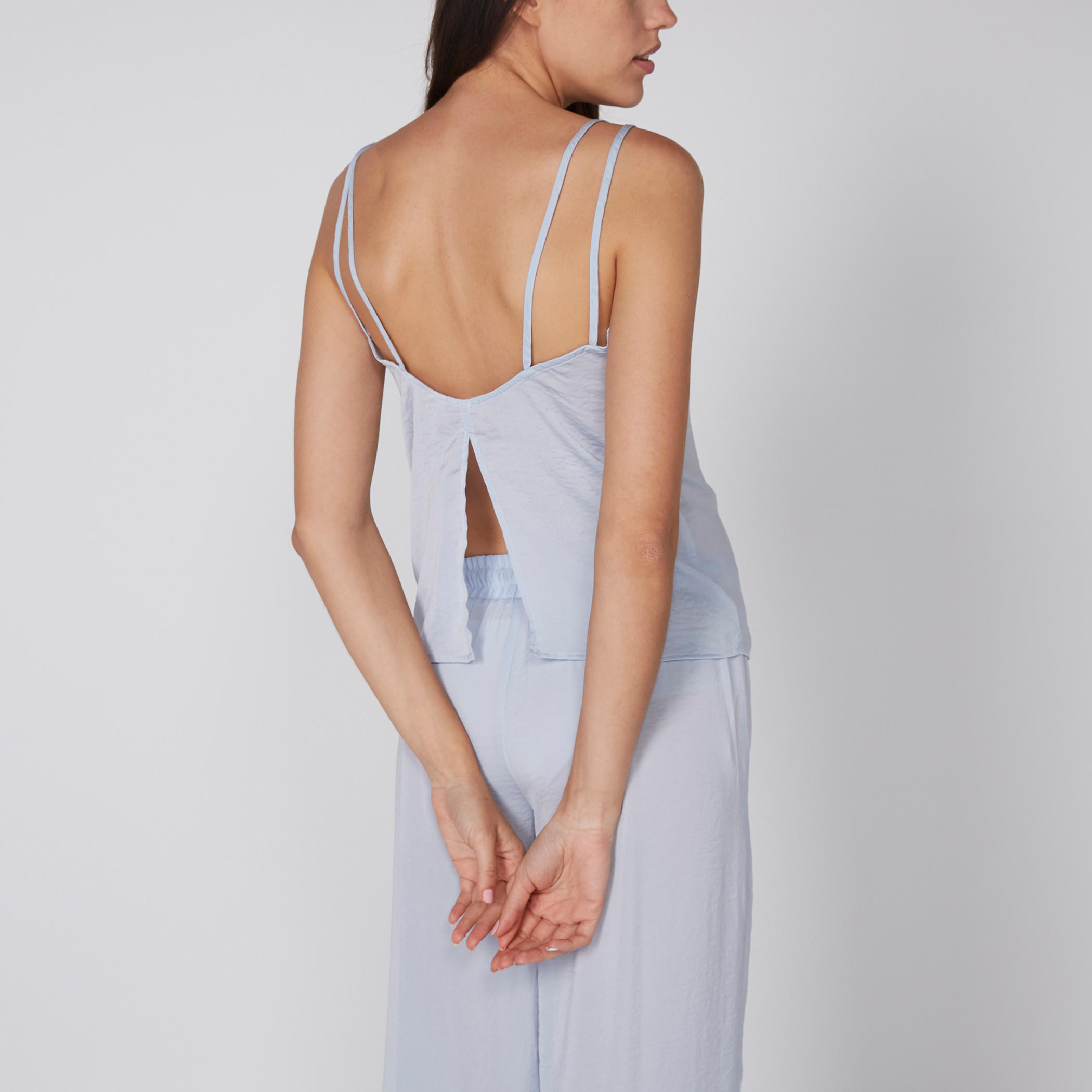 طقم بنطال بيجاما وبلوزة بحمّالات رفيعة وتفاصيل من الدانتيل-women-clothing-nightwear-pyjamas-longsets-image-2