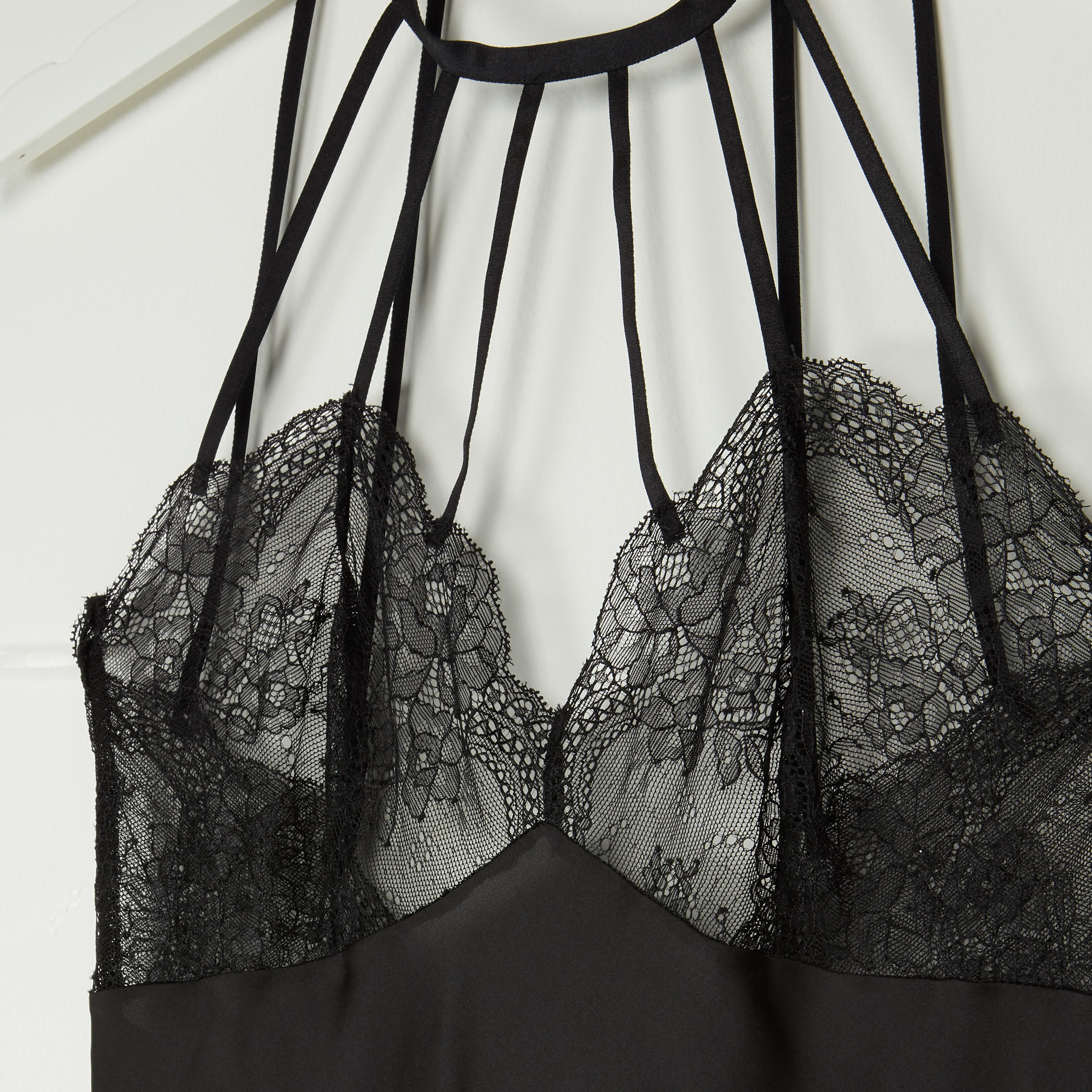 قميص نوم طويل بحمّالات رفيعة وتفاصيل دانتيل-women-clothing-nightwear-nighties-image-3