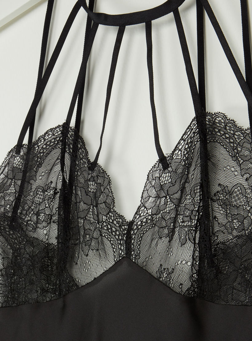 قميص نوم طويل بحمّالات رفيعة وتفاصيل دانتيل-women-clothing-nightwear-nighties-image-3