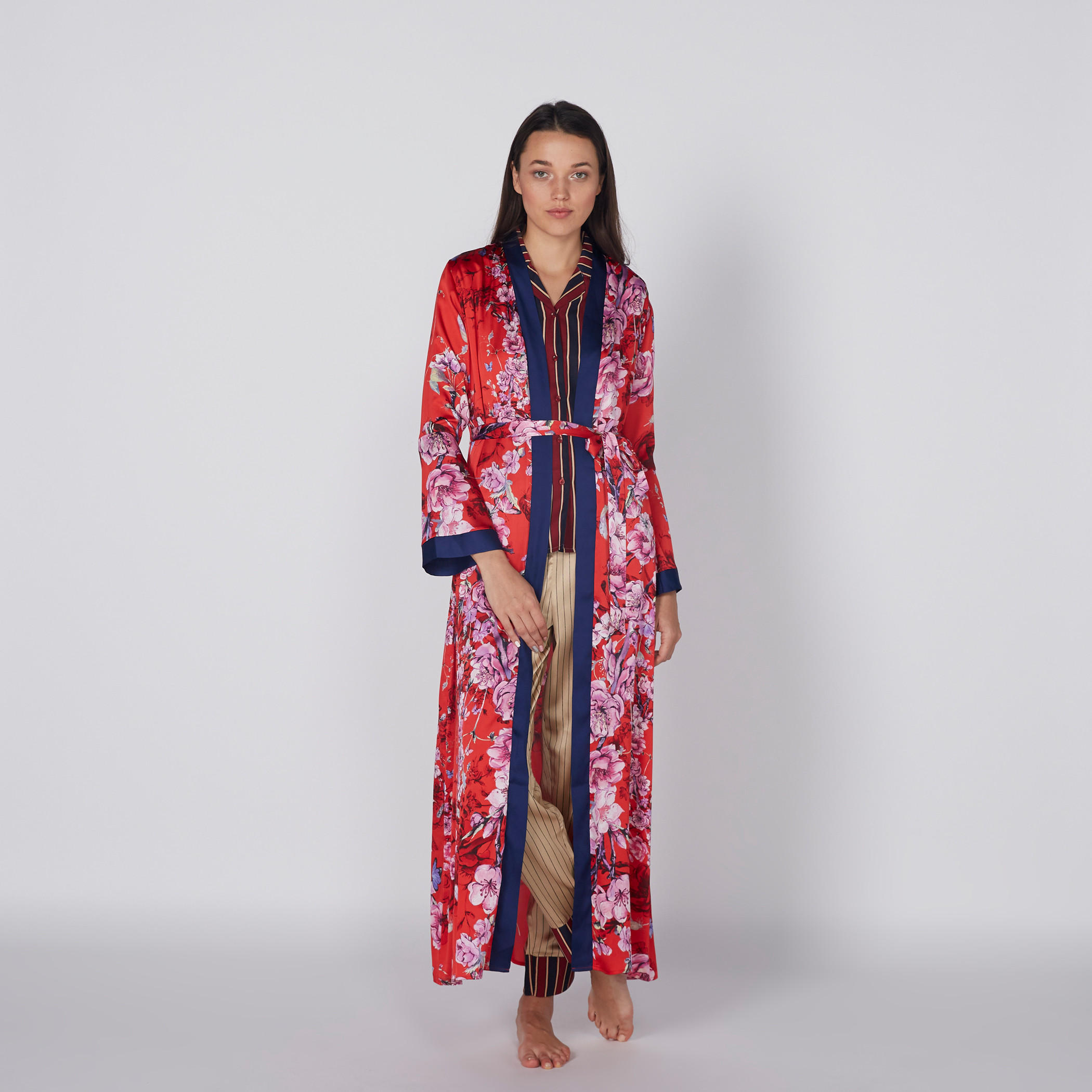 روب طويل مفتوح من الأمام بأكمام طويلة ورباط إغلاق وطبعات-women-clothing-nightwear-robes-image-1