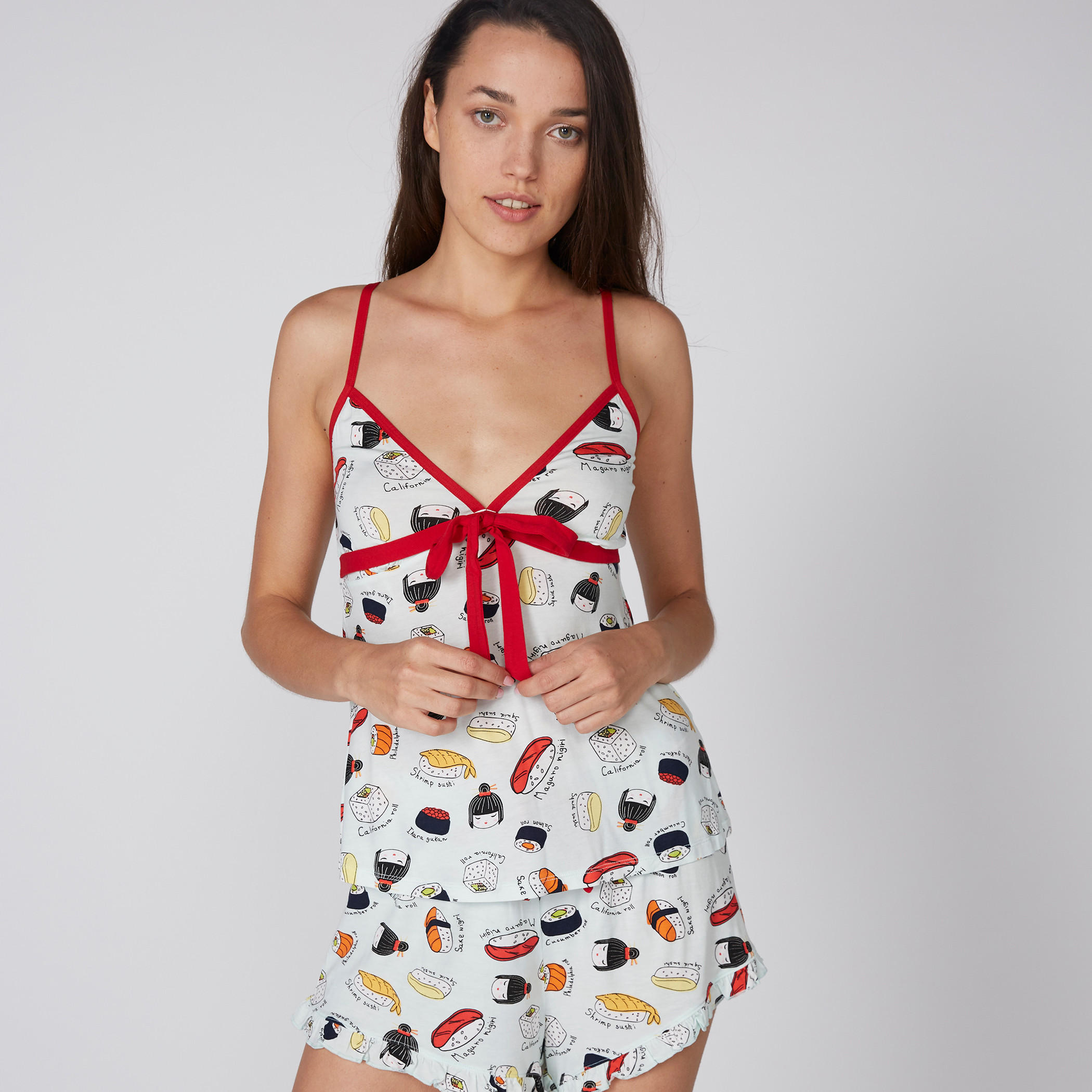 طقم مُكوّن من شورت مع بلوزة مطبوعة بِحمالات رفيعة-women-clothing-nightwear-pyjamas-longsets-image-2