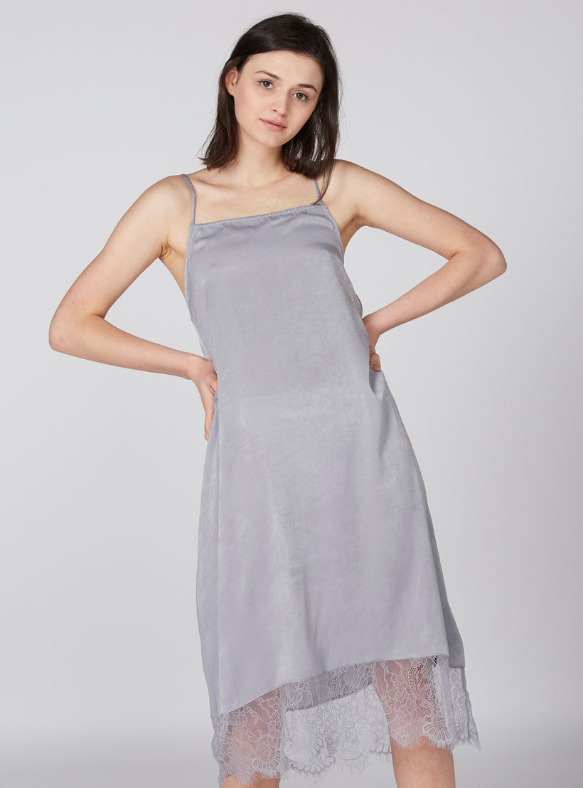 فستان نوم بحمّالات رفيعة وتفاصيل دانتيل-women-clothing-nightwear-nighties-image-1