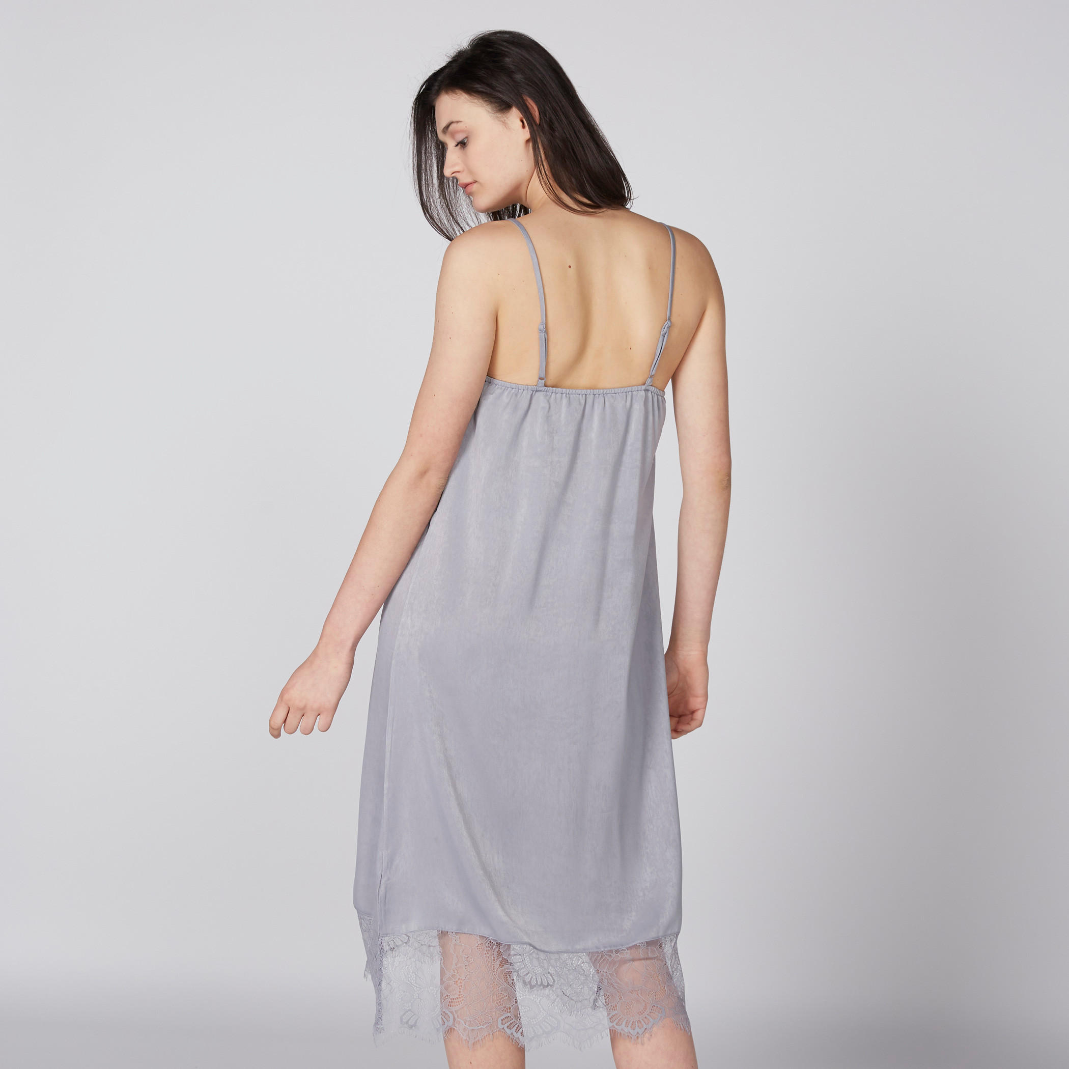 فستان نوم بحمّالات رفيعة وتفاصيل دانتيل-women-clothing-nightwear-nighties-image-3