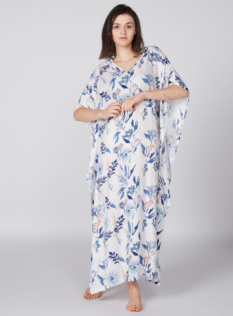 فستان طويل بياقة V وحوّاف غير مستويّة وطبعات-women-clothing-nightwear-nighties-image-2